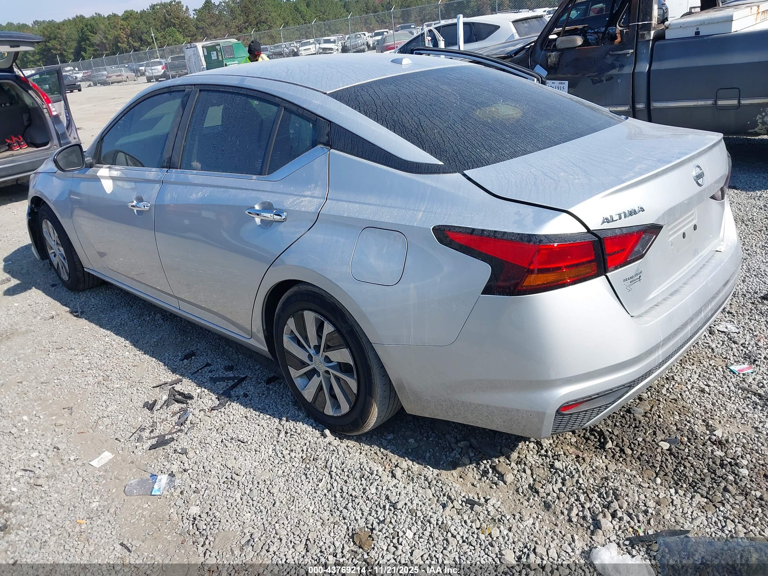 NISSAN ALTIMA image 3