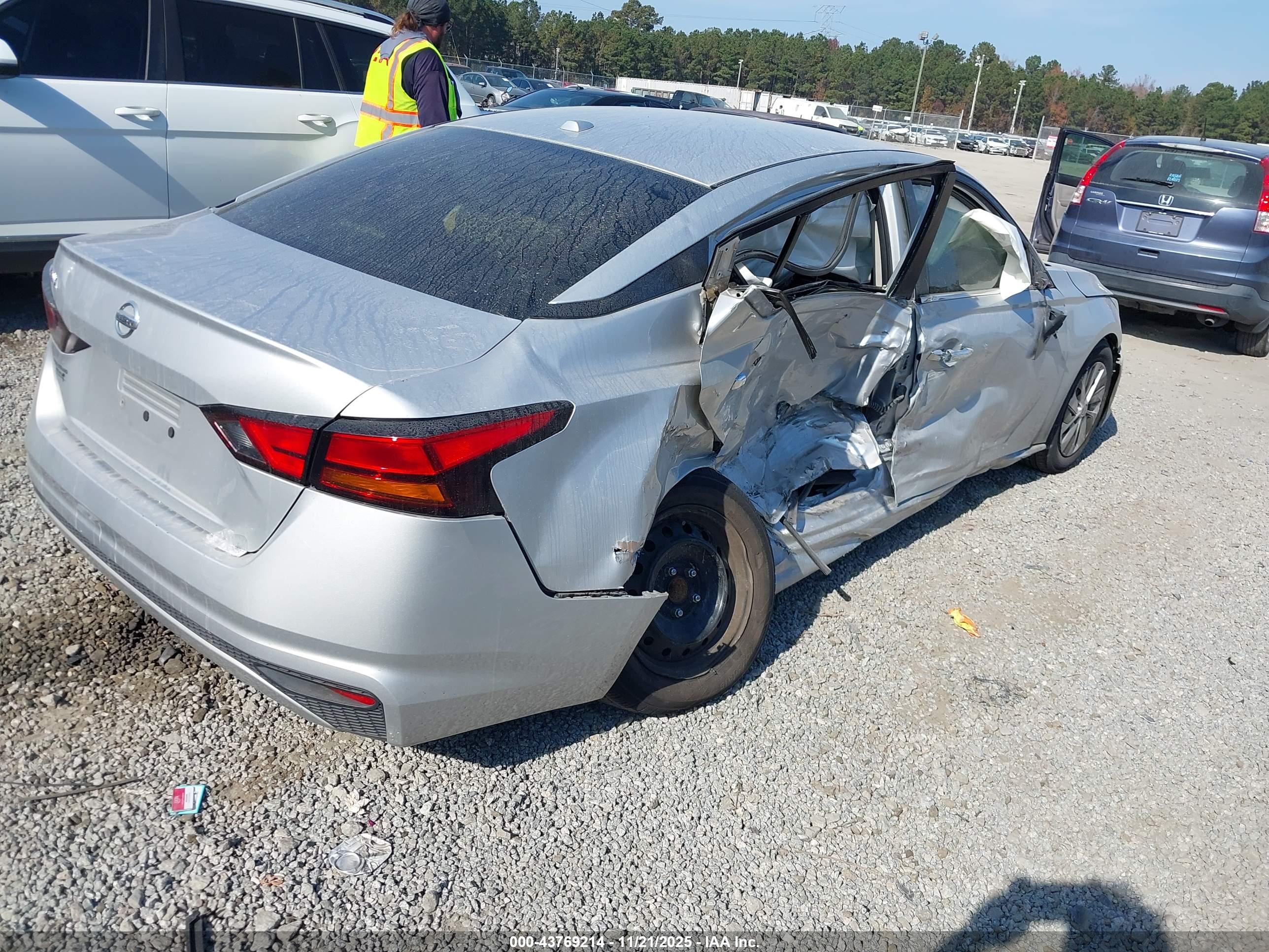 NISSAN ALTIMA image 4