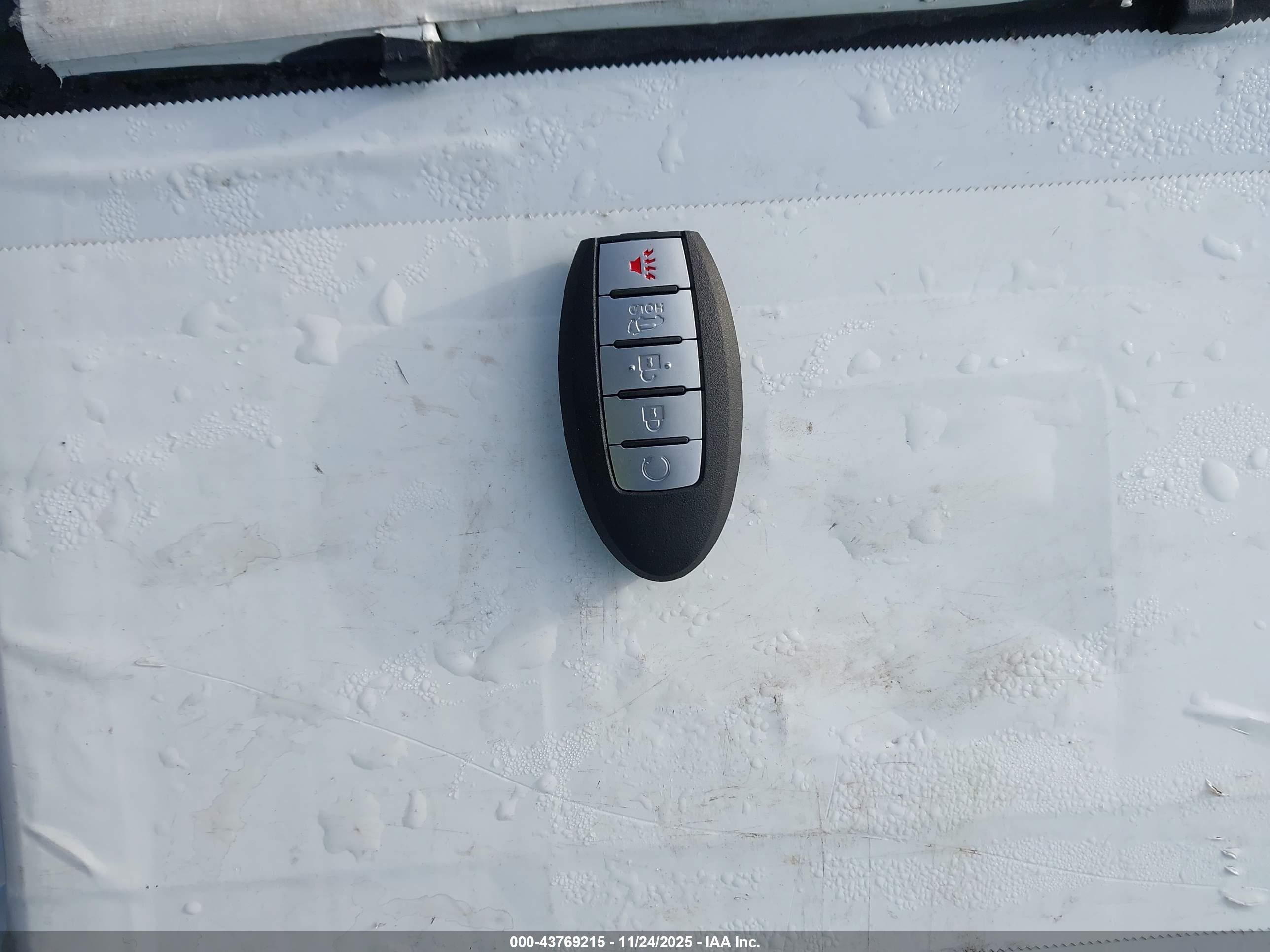 NISSAN ROGUE image 11