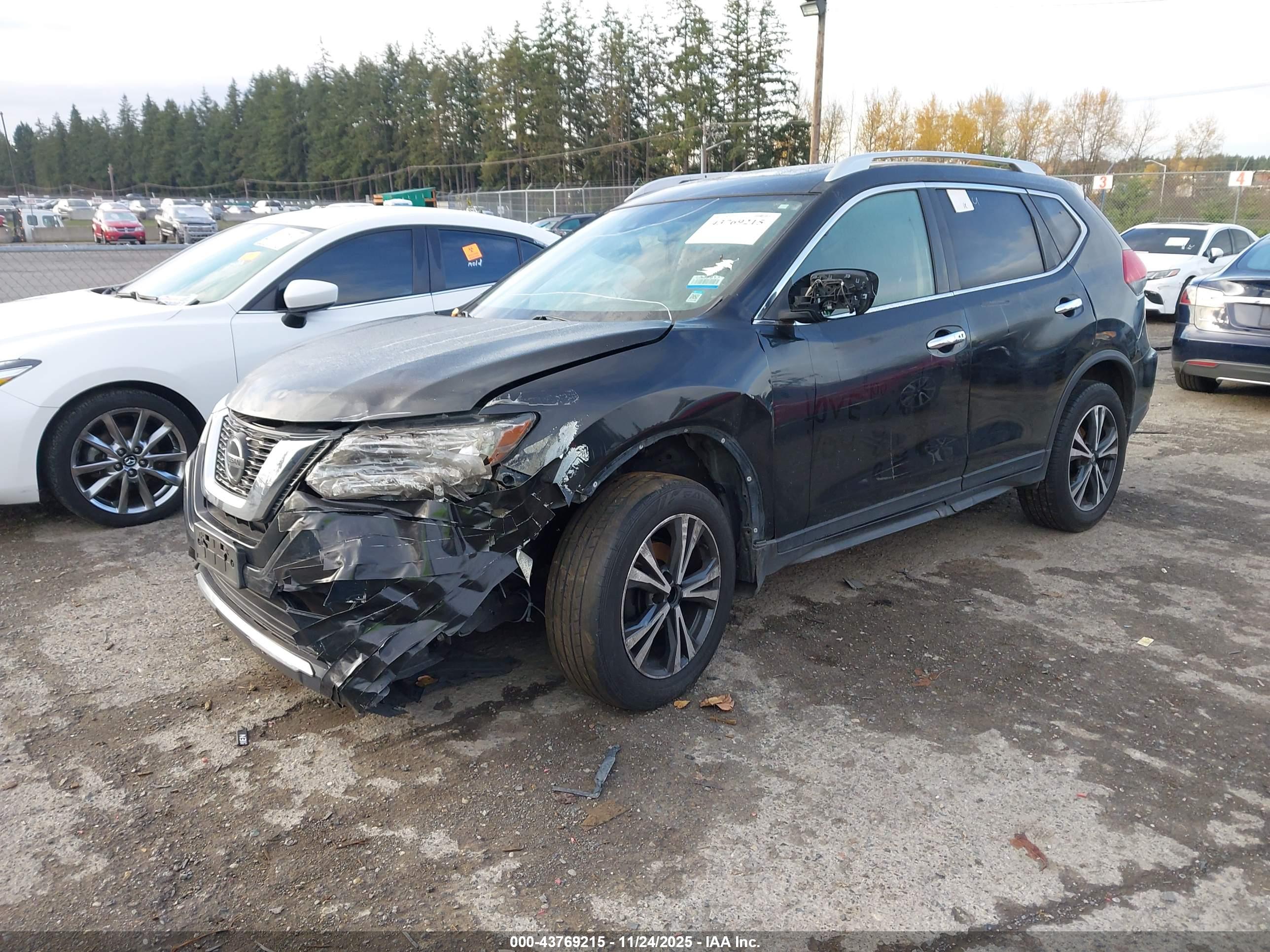 NISSAN ROGUE image 2