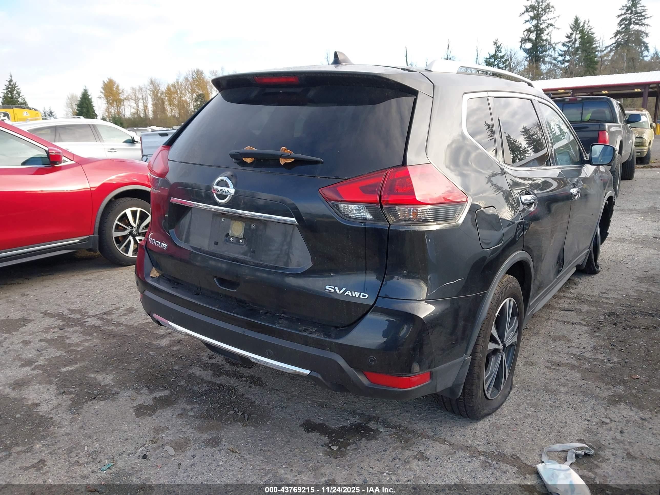 NISSAN ROGUE image 4