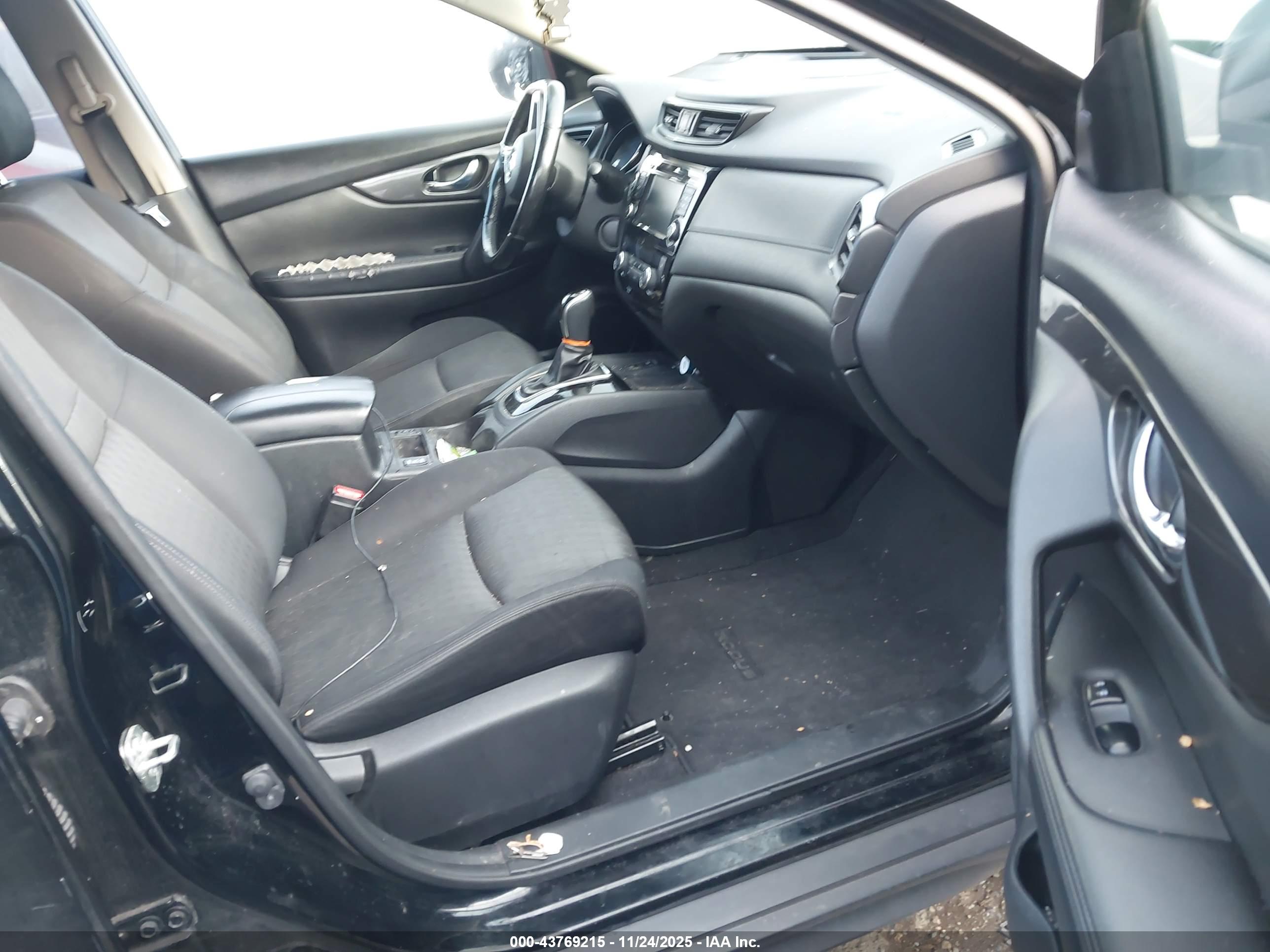 NISSAN ROGUE image 5
