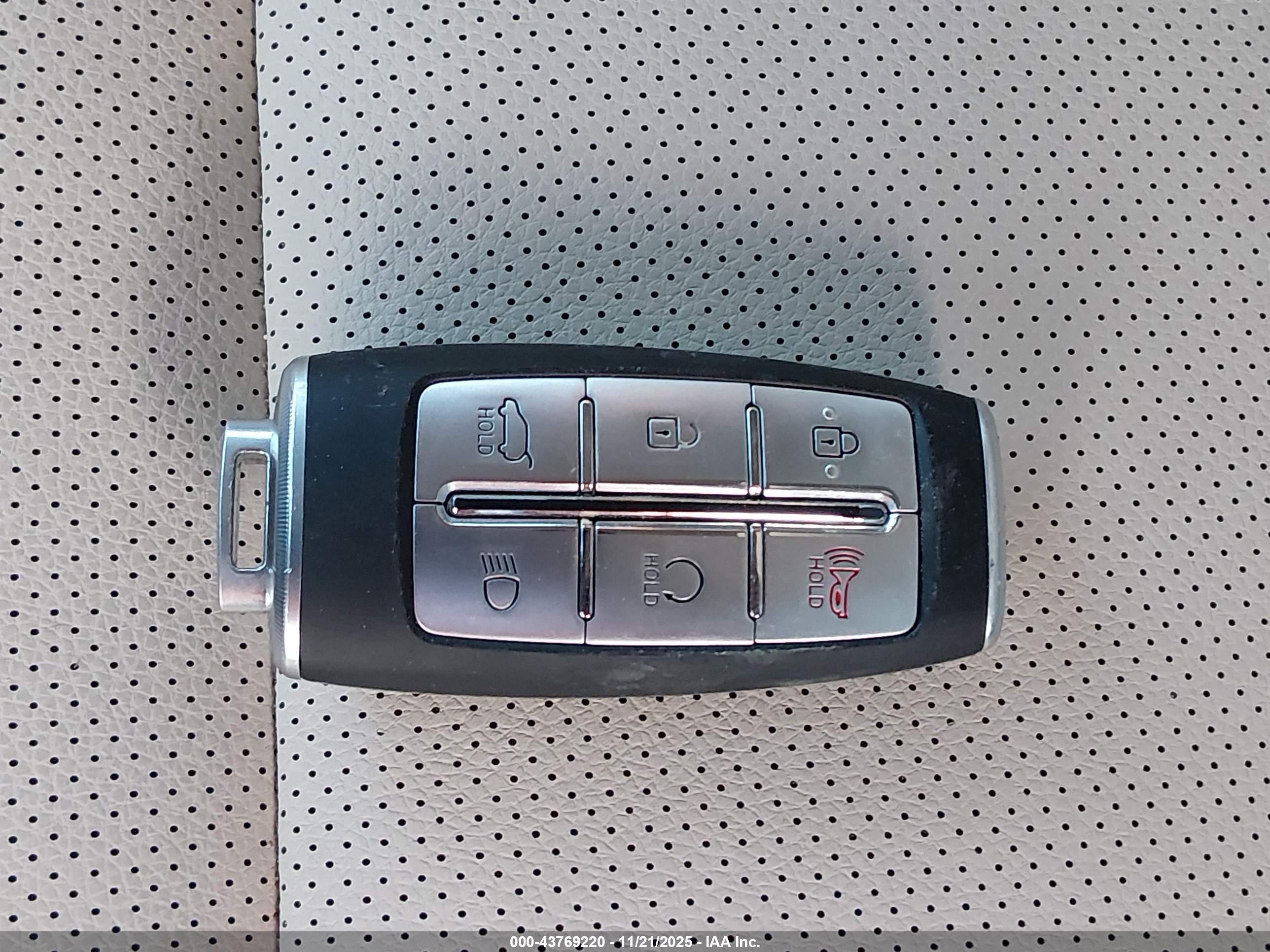 GENESIS GV70 image 11