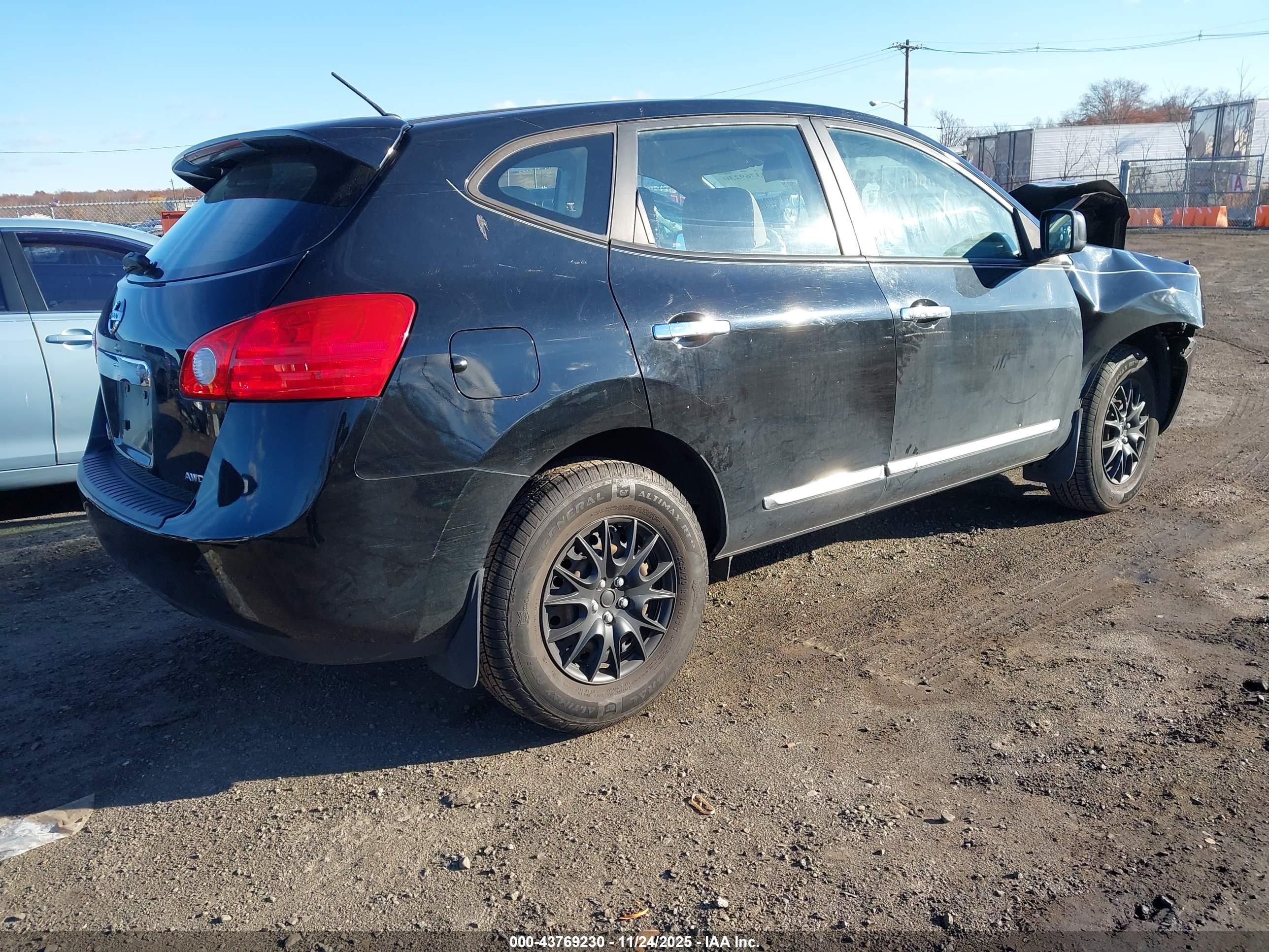 NISSAN ROGUE image 4