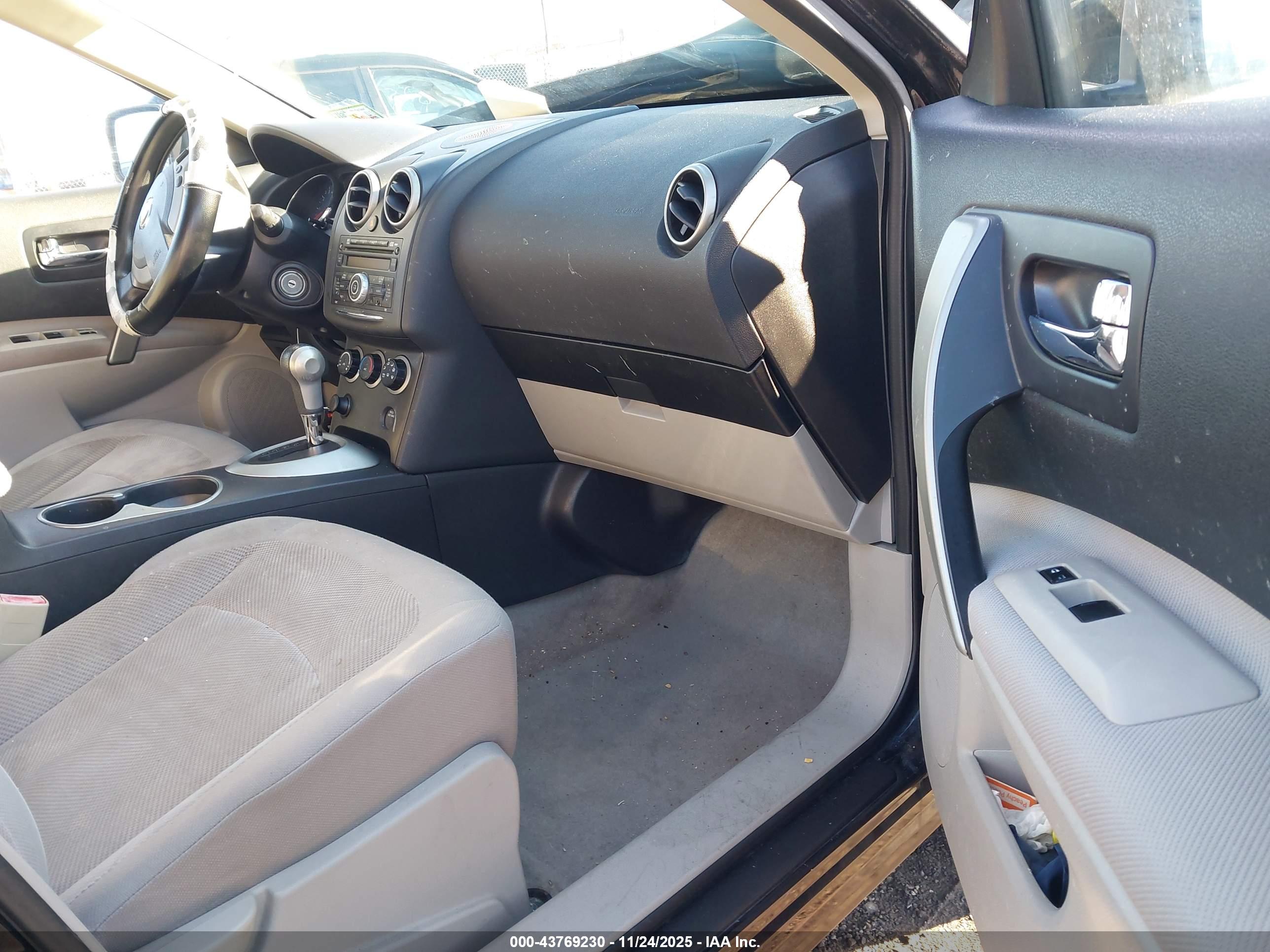 NISSAN ROGUE image 5