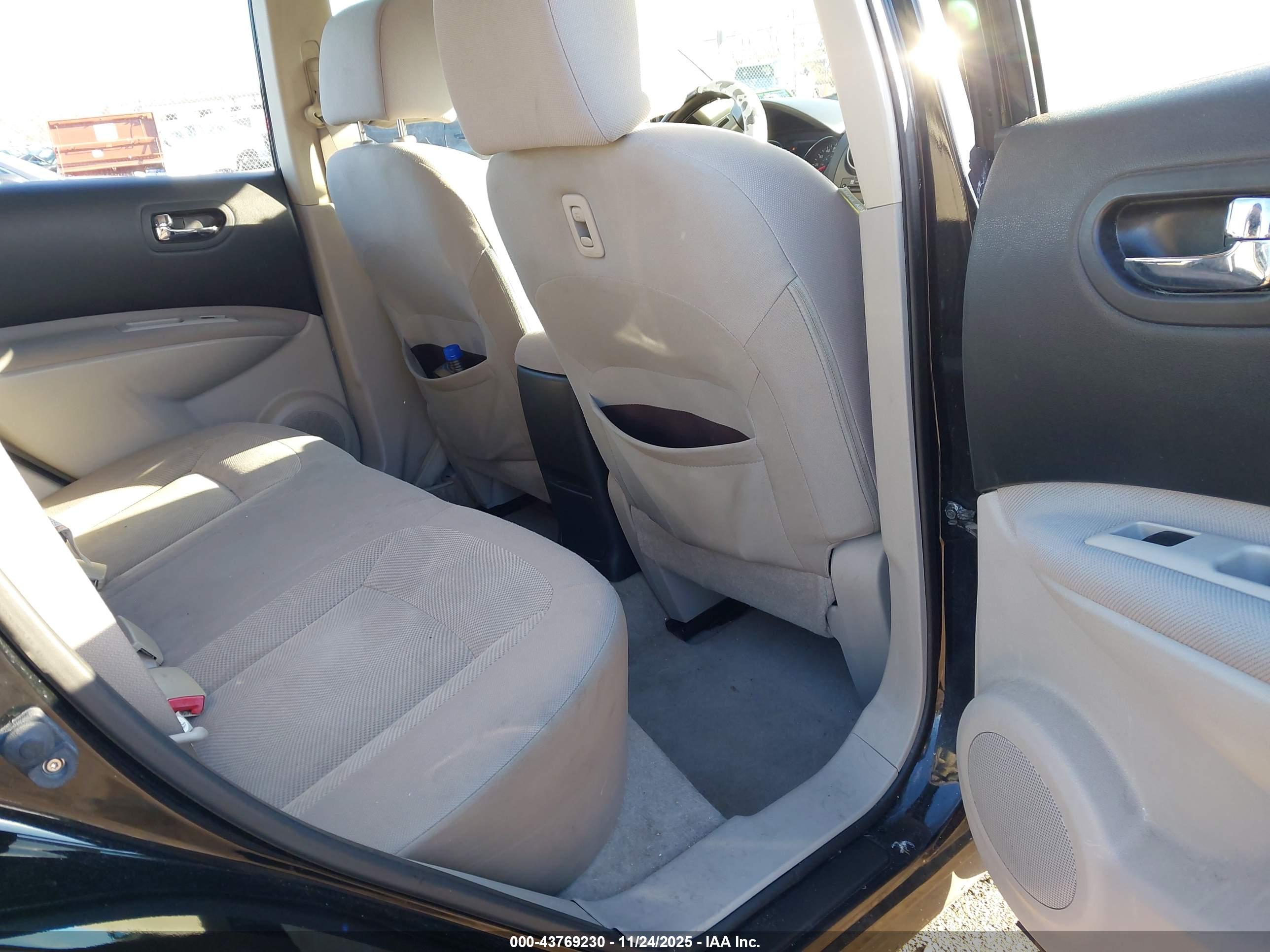 NISSAN ROGUE image 8