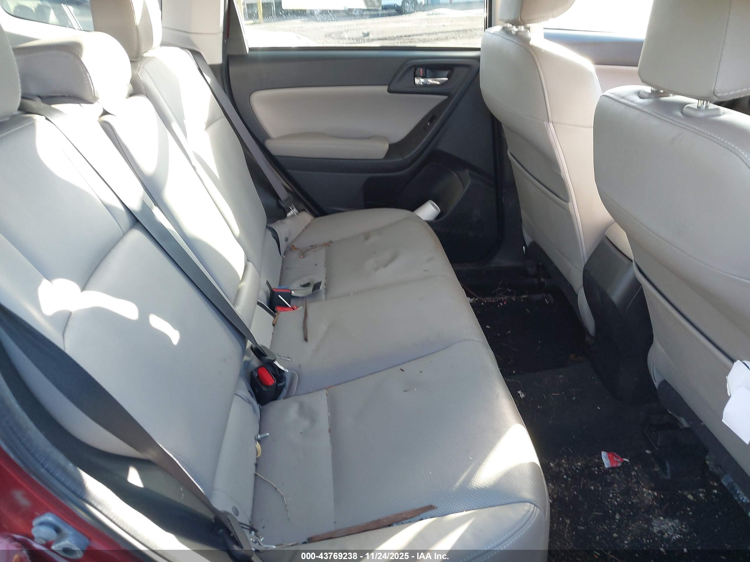 SUBARU FORESTER image 8