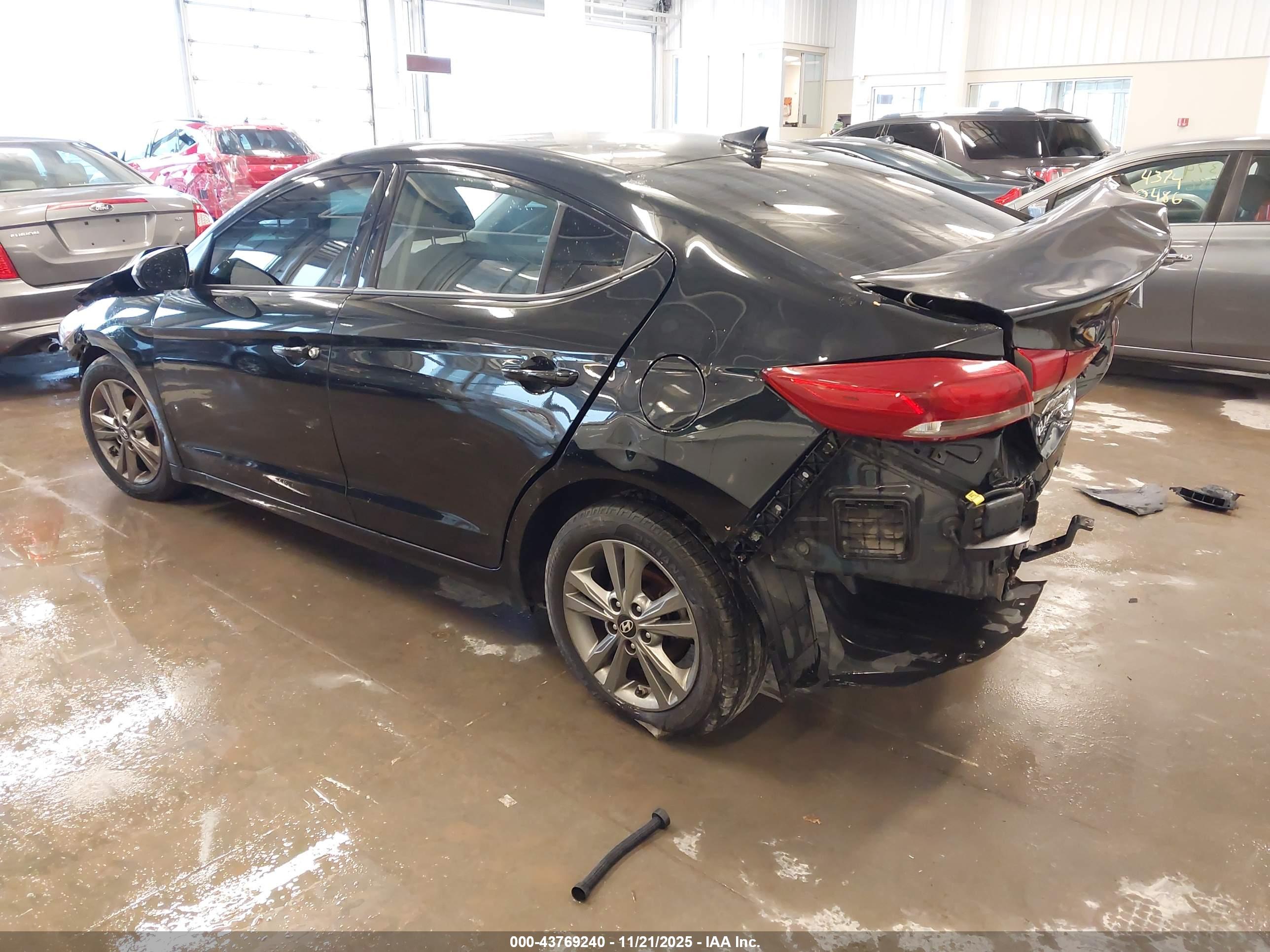 HYUNDAI ELANTRA image 3