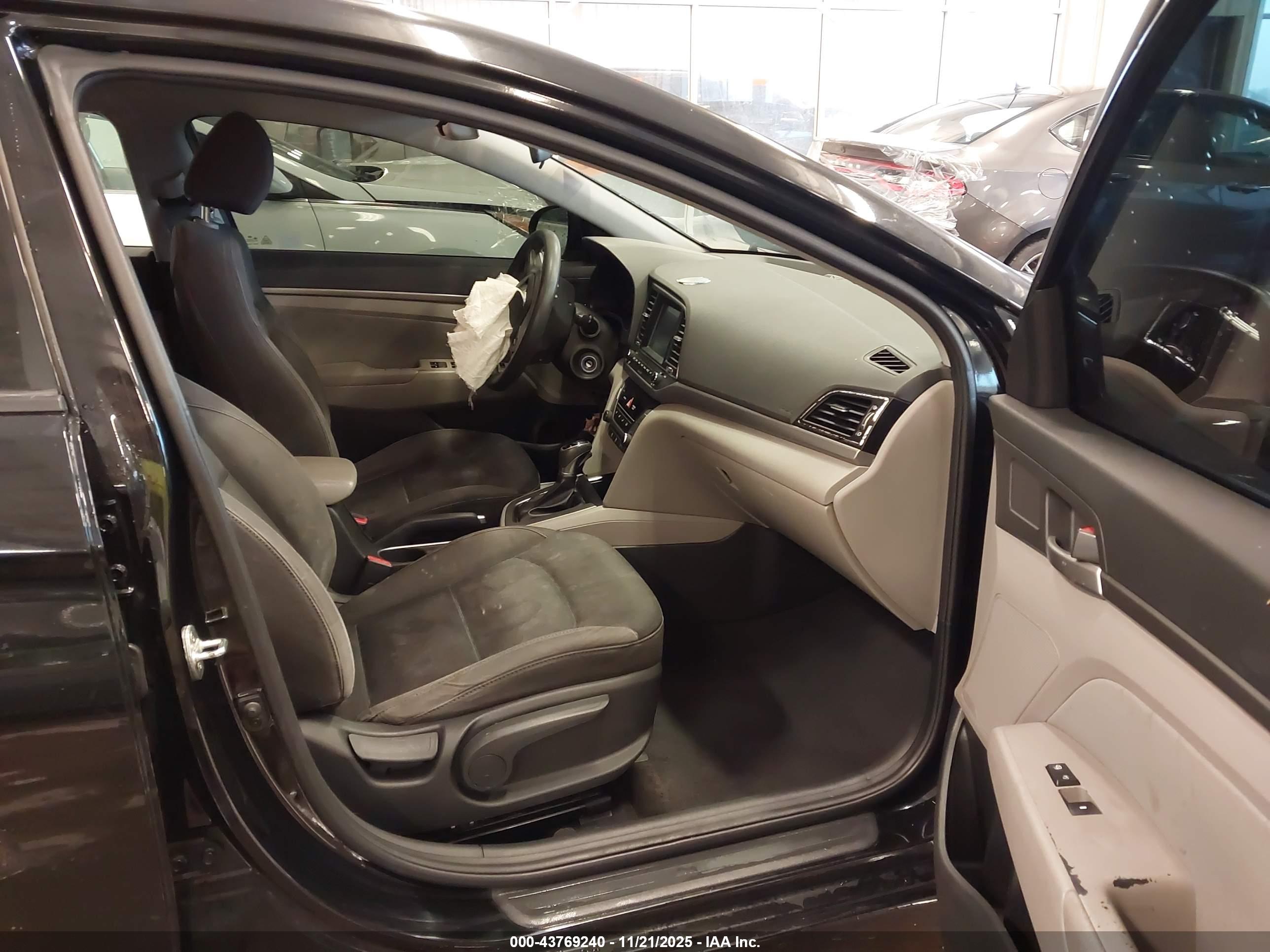HYUNDAI ELANTRA image 5