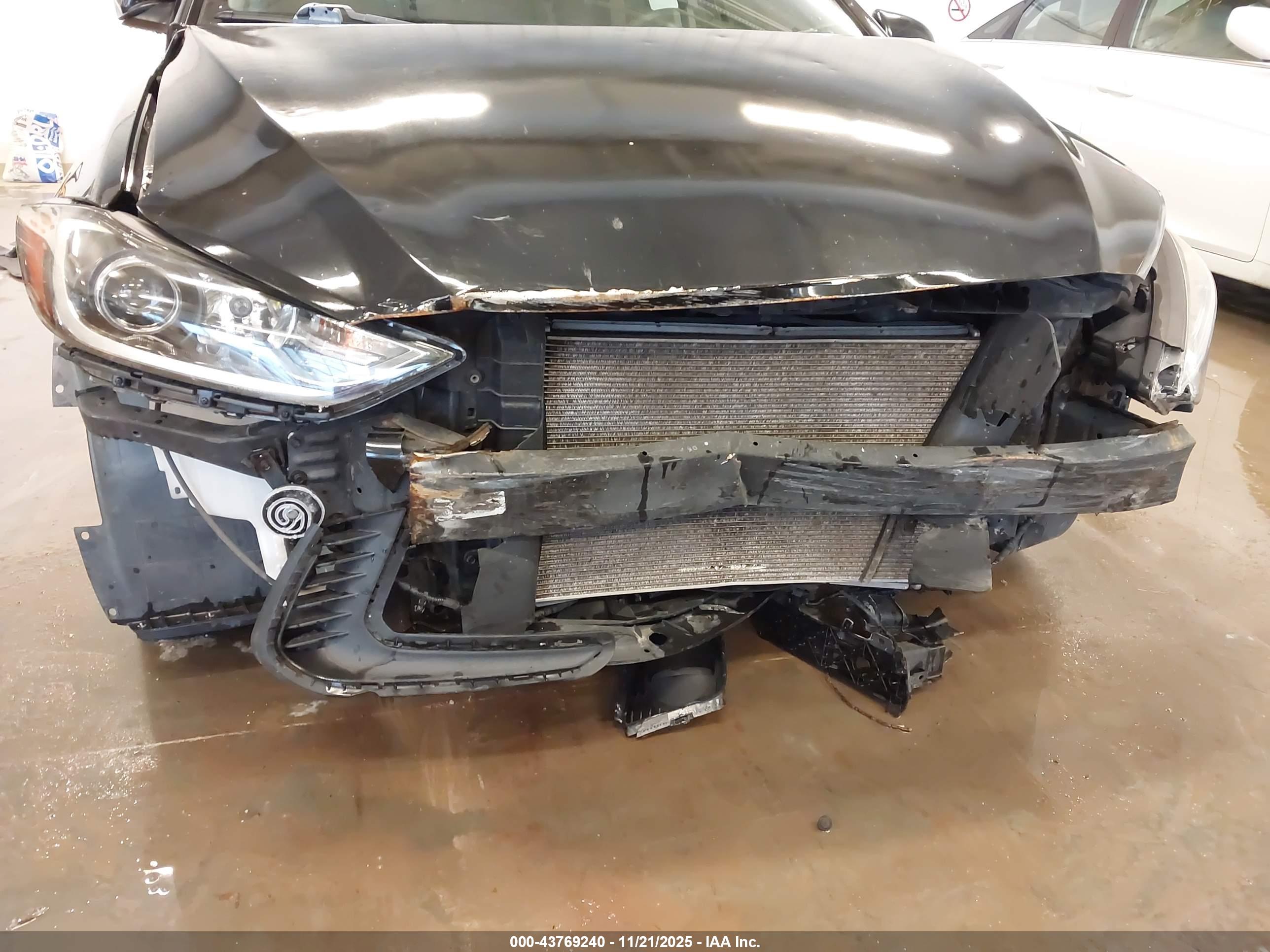 HYUNDAI ELANTRA image 6