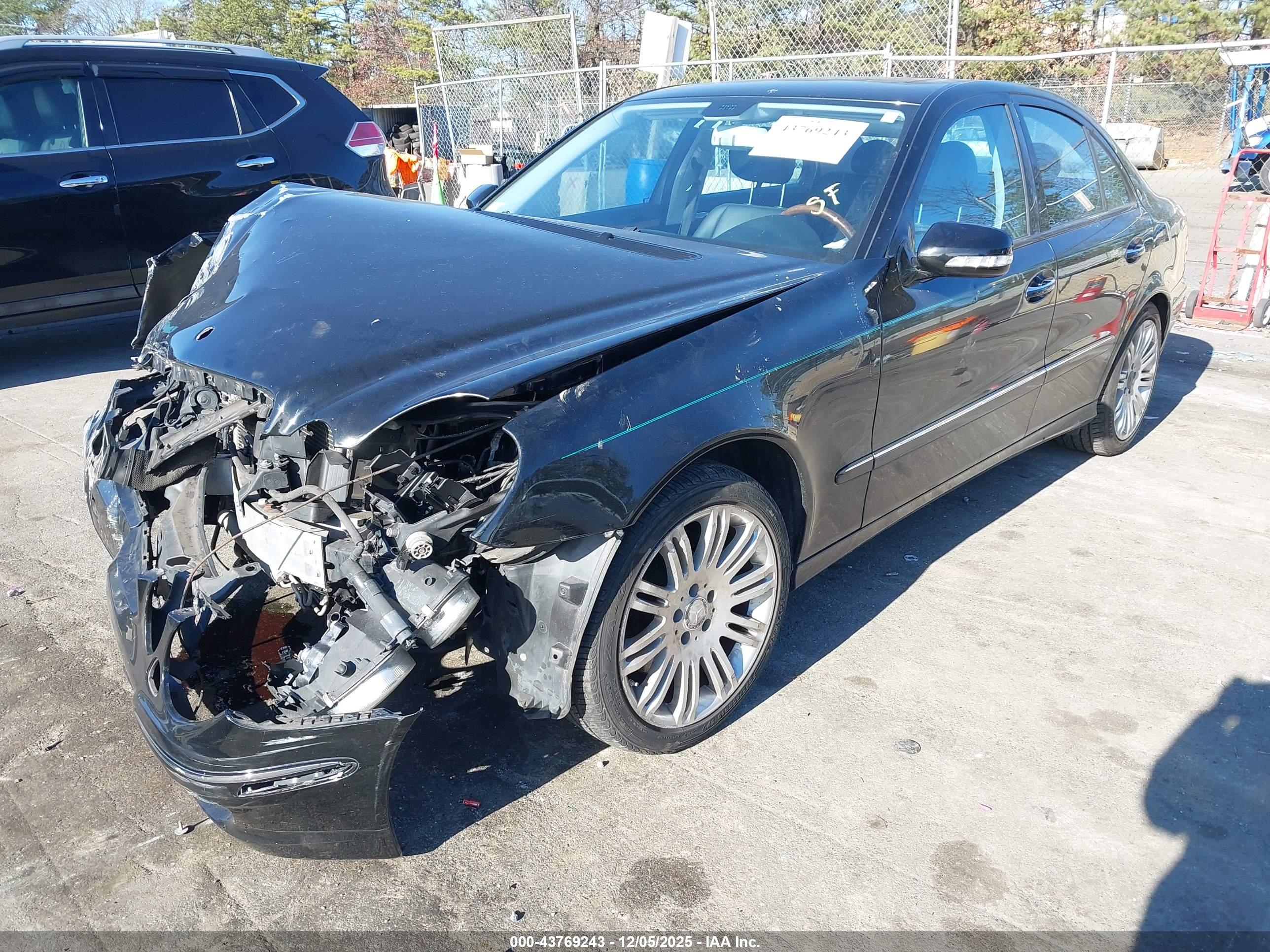 MERCEDES-BENZ E image 2