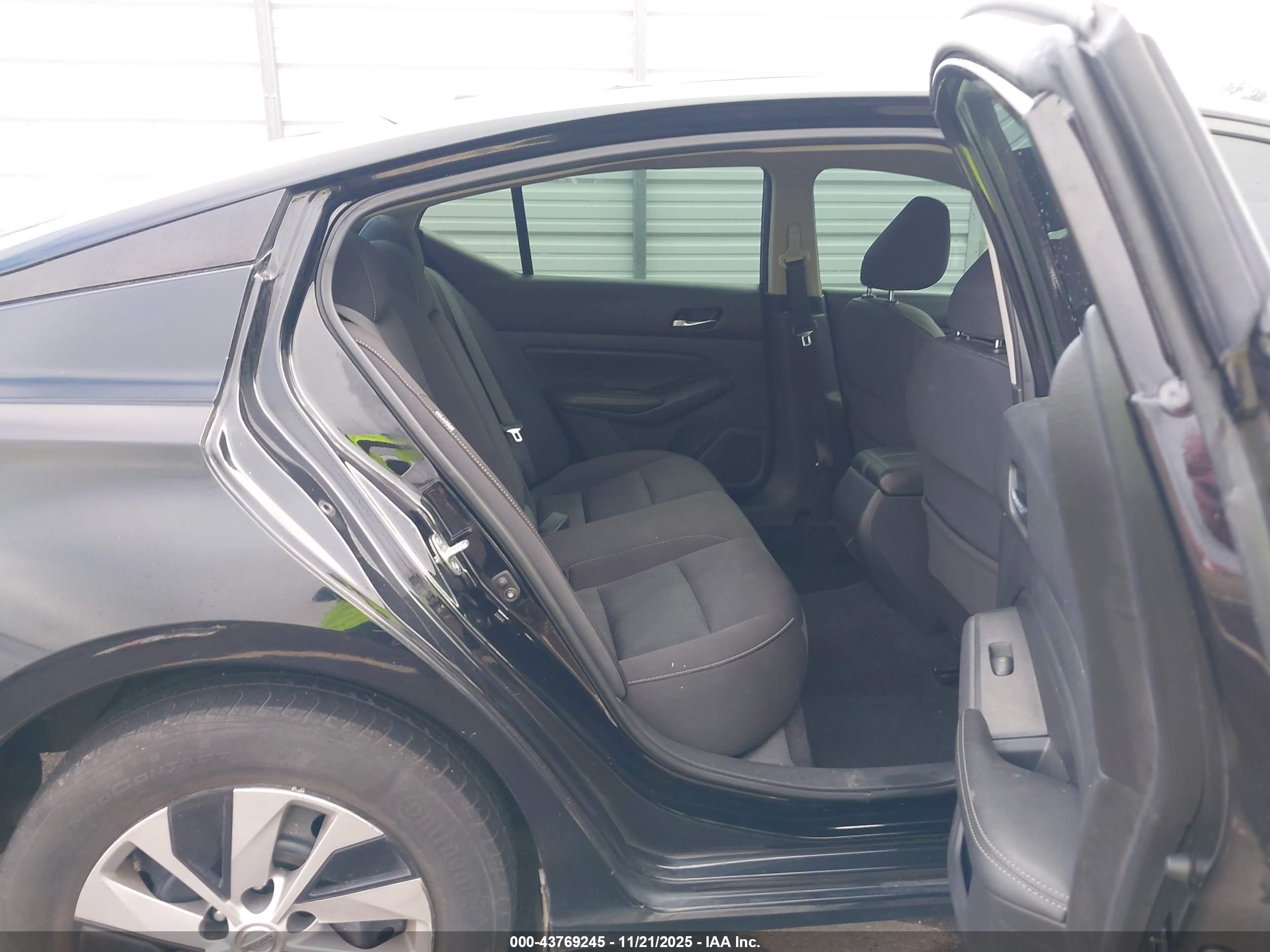NISSAN ALTIMA image 8