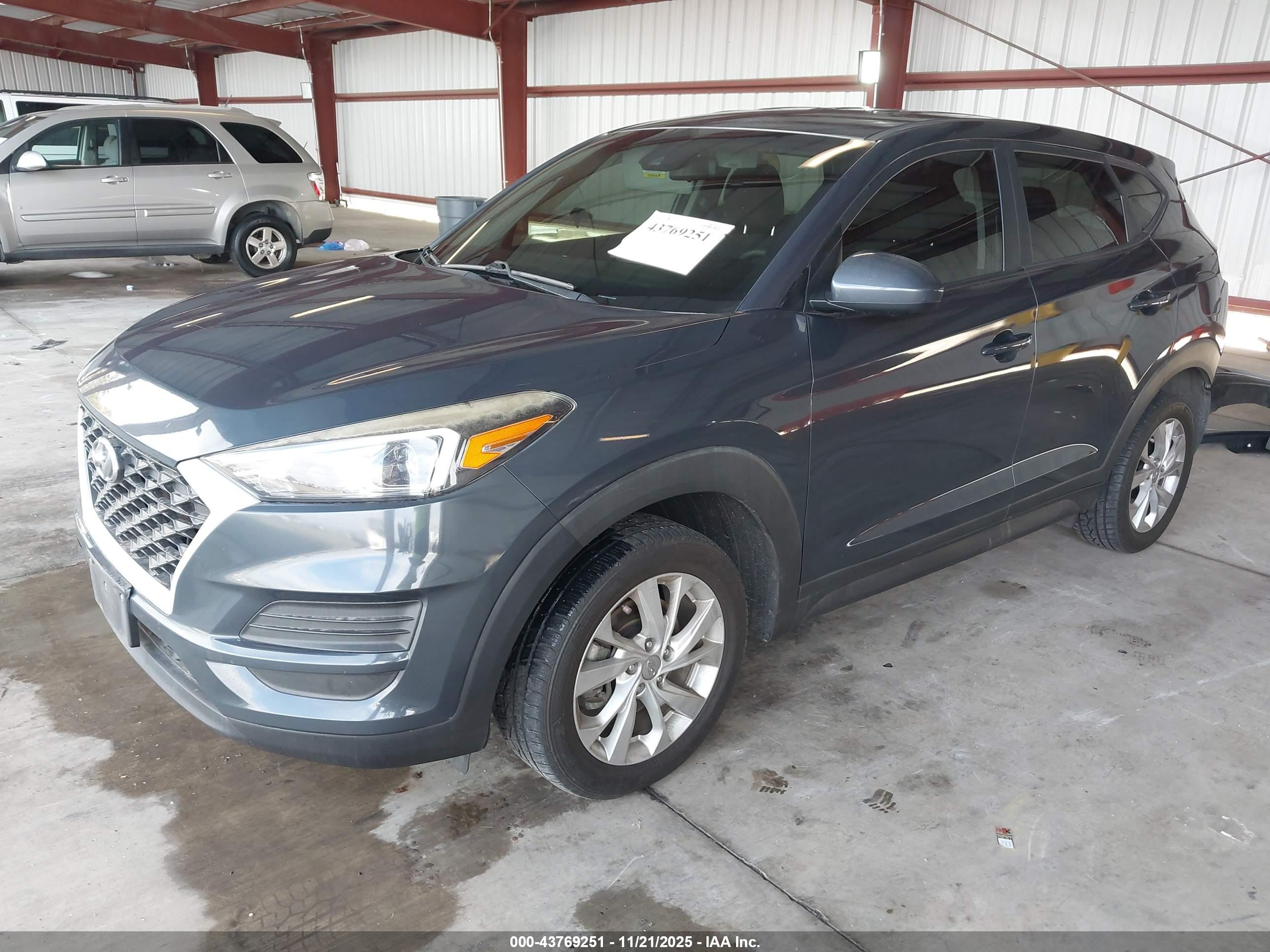 HYUNDAI TUCSON image 2