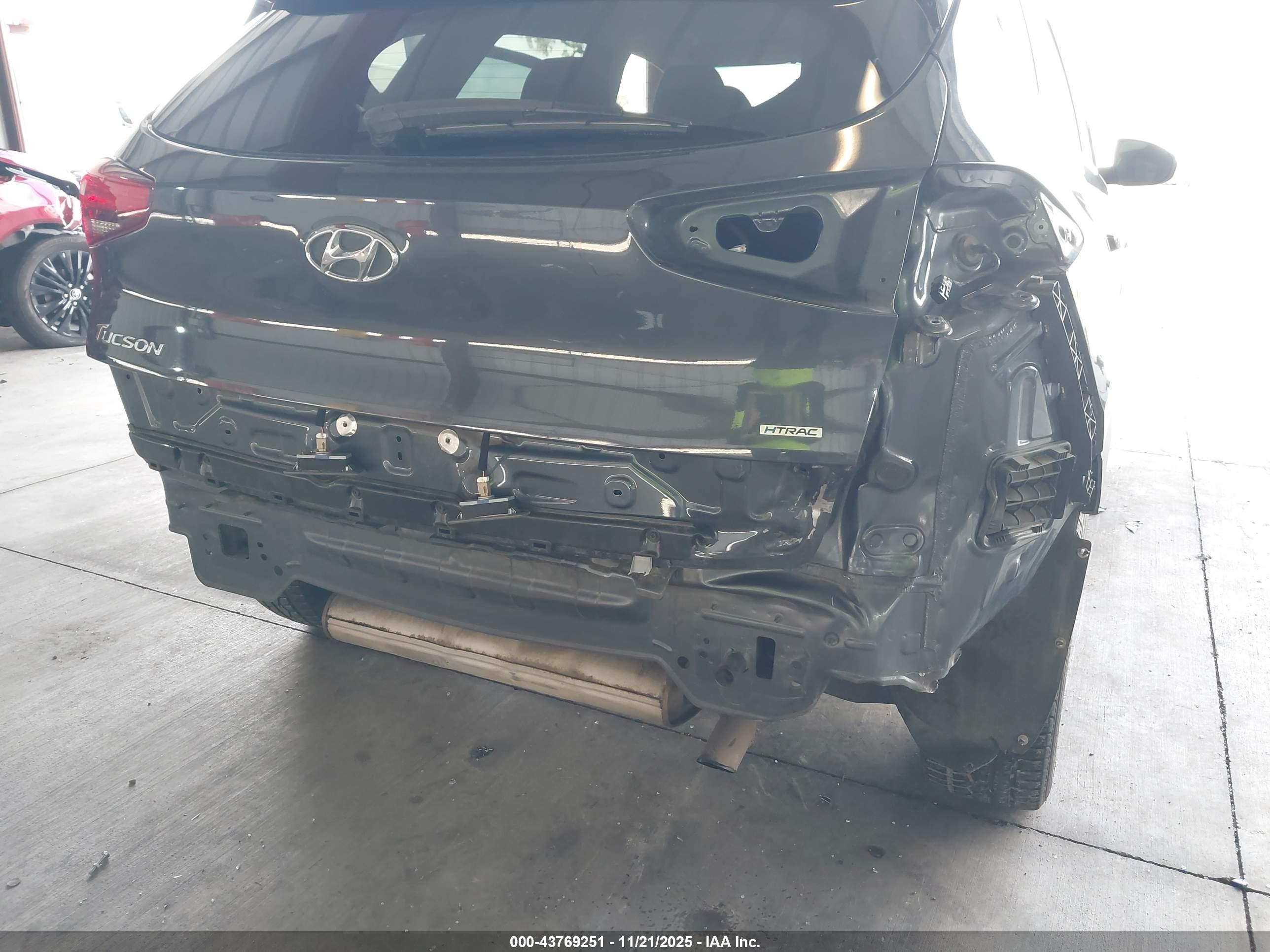 HYUNDAI TUCSON image 6