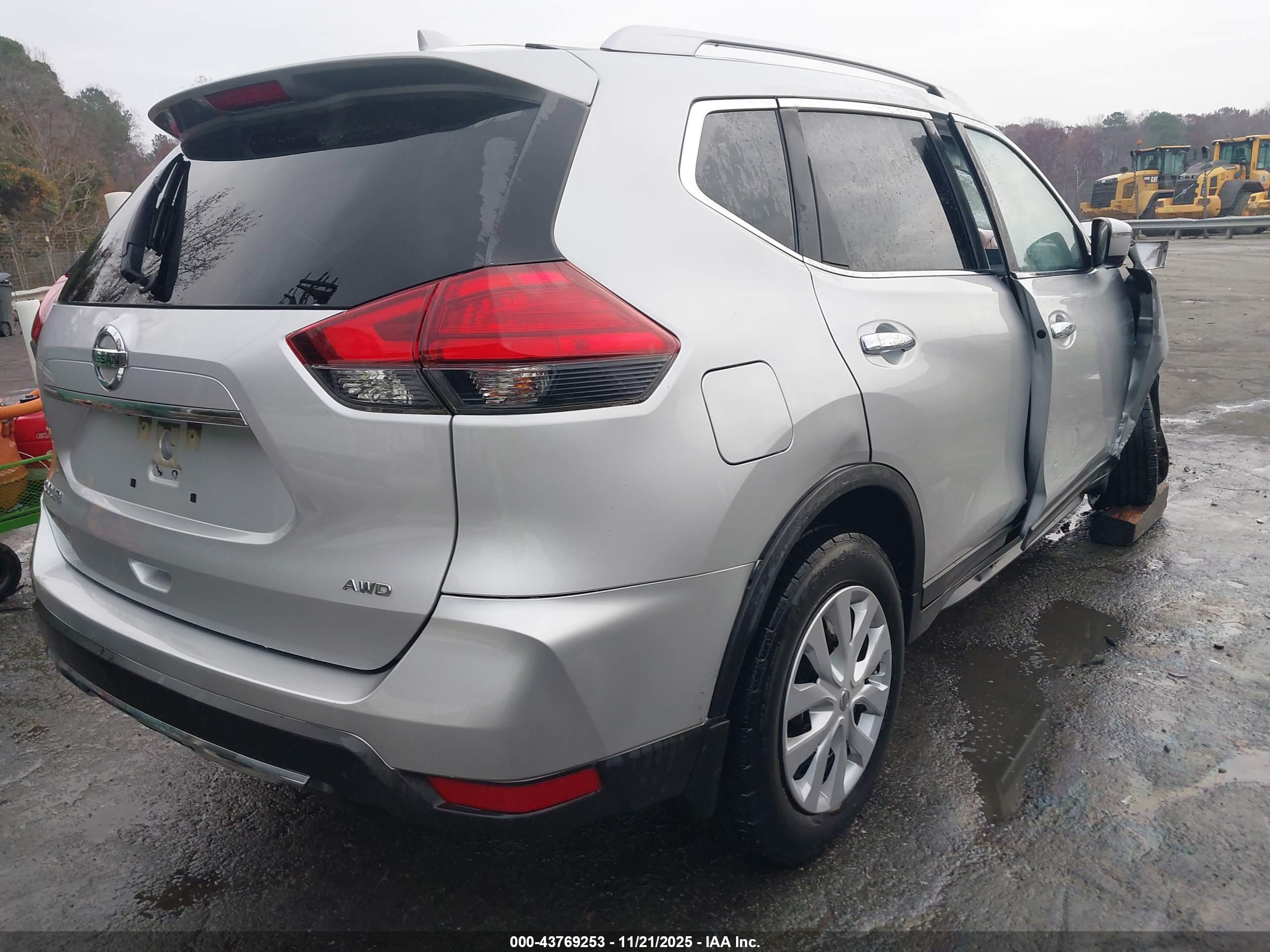 NISSAN ROGUE image 4