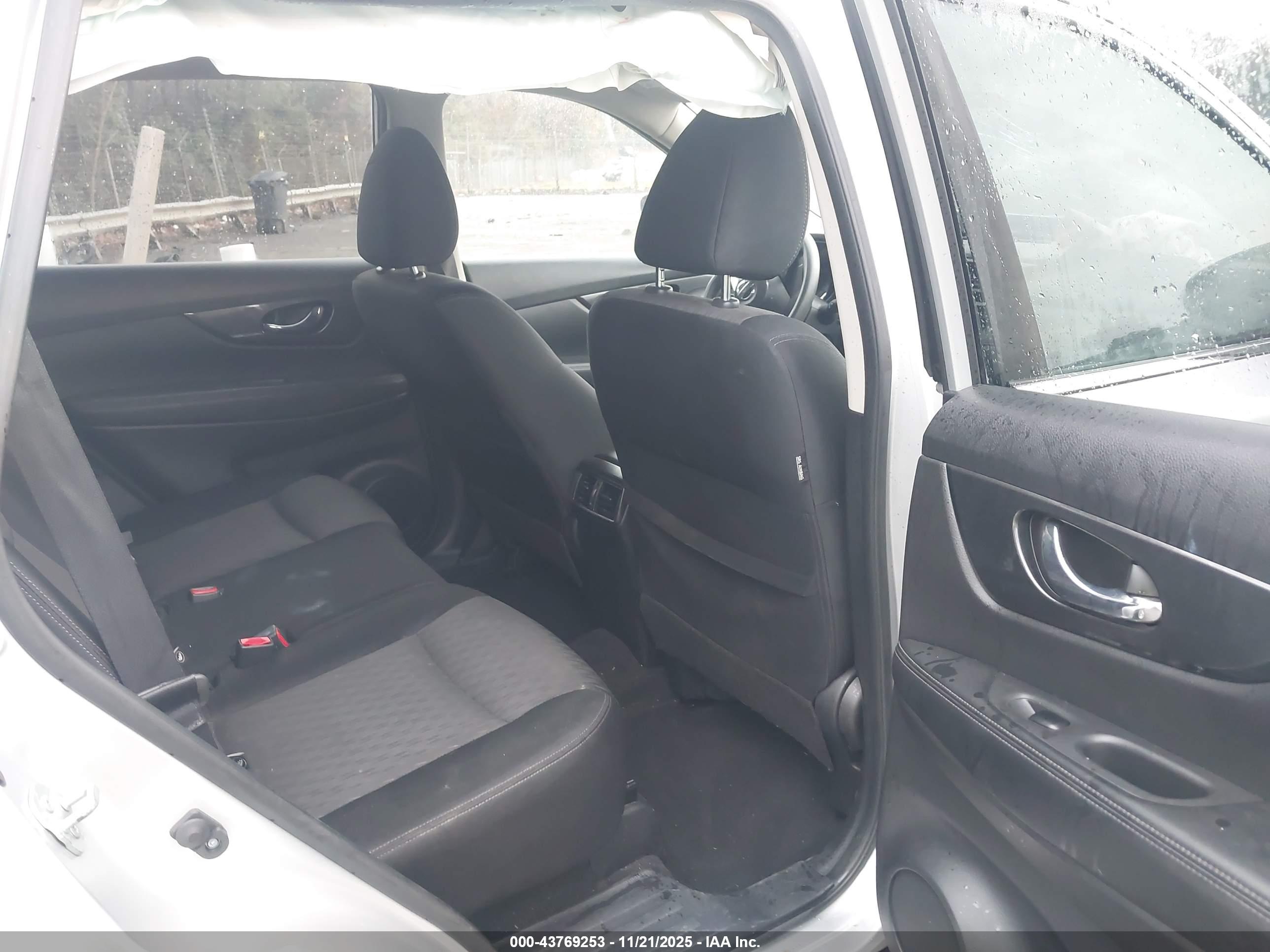 NISSAN ROGUE image 8