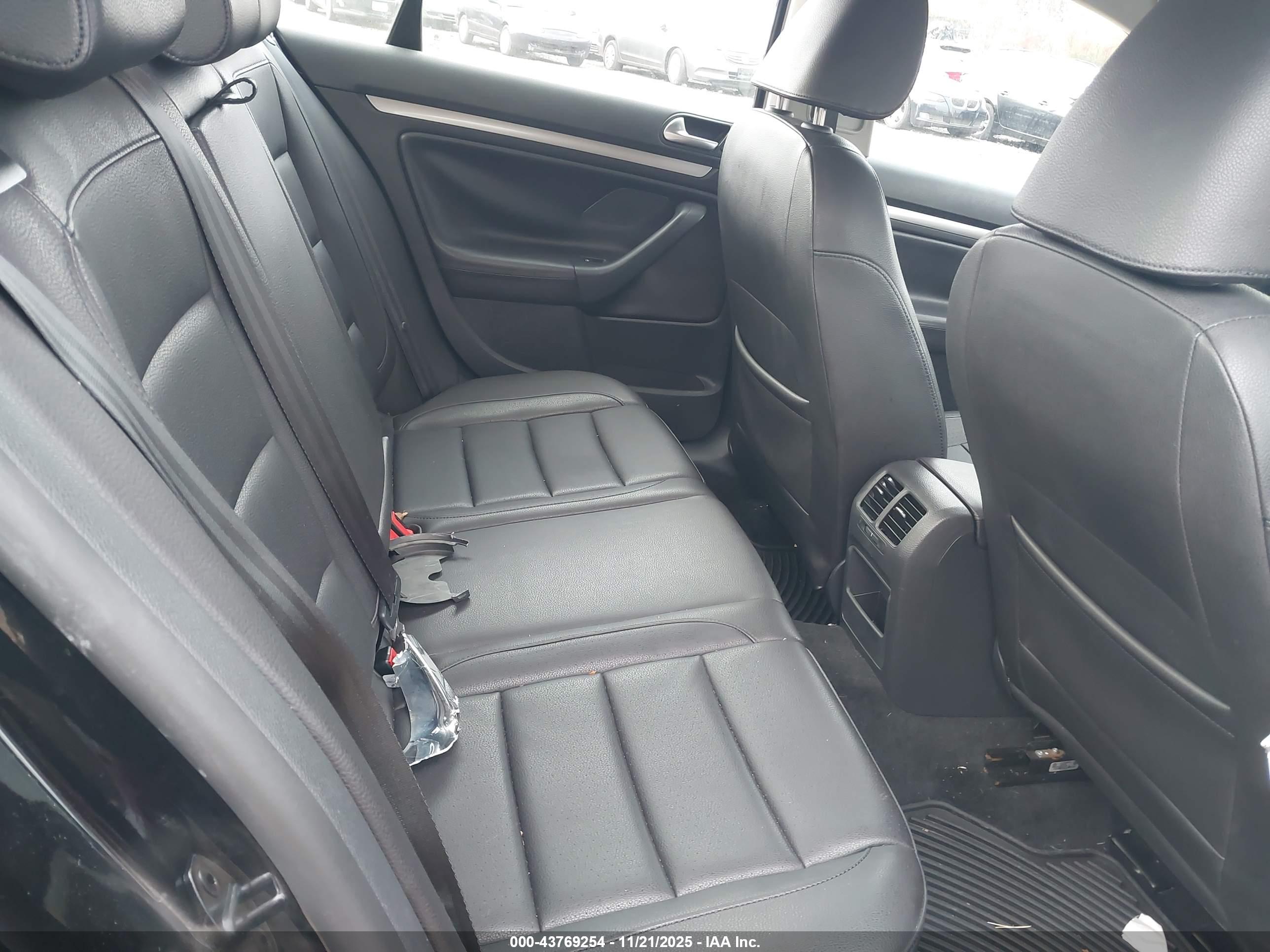 VOLKSWAGEN JETTA image 8