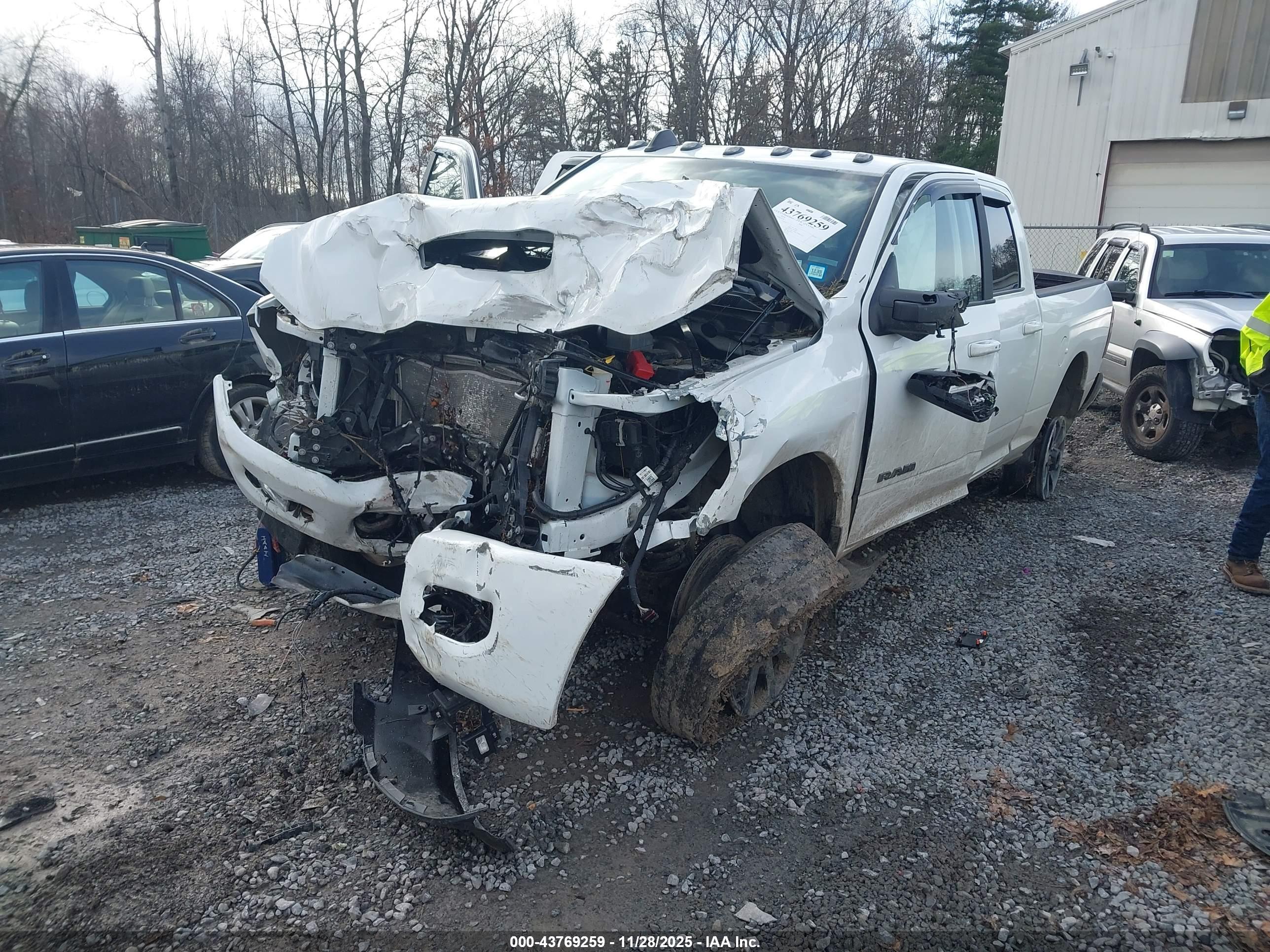 RAM 2500 image 2