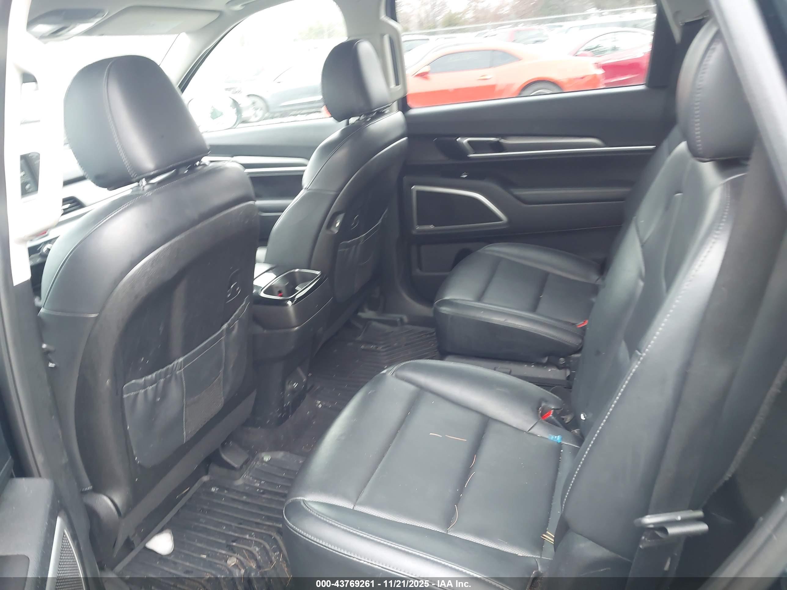 KIA TELLURIDE image 8