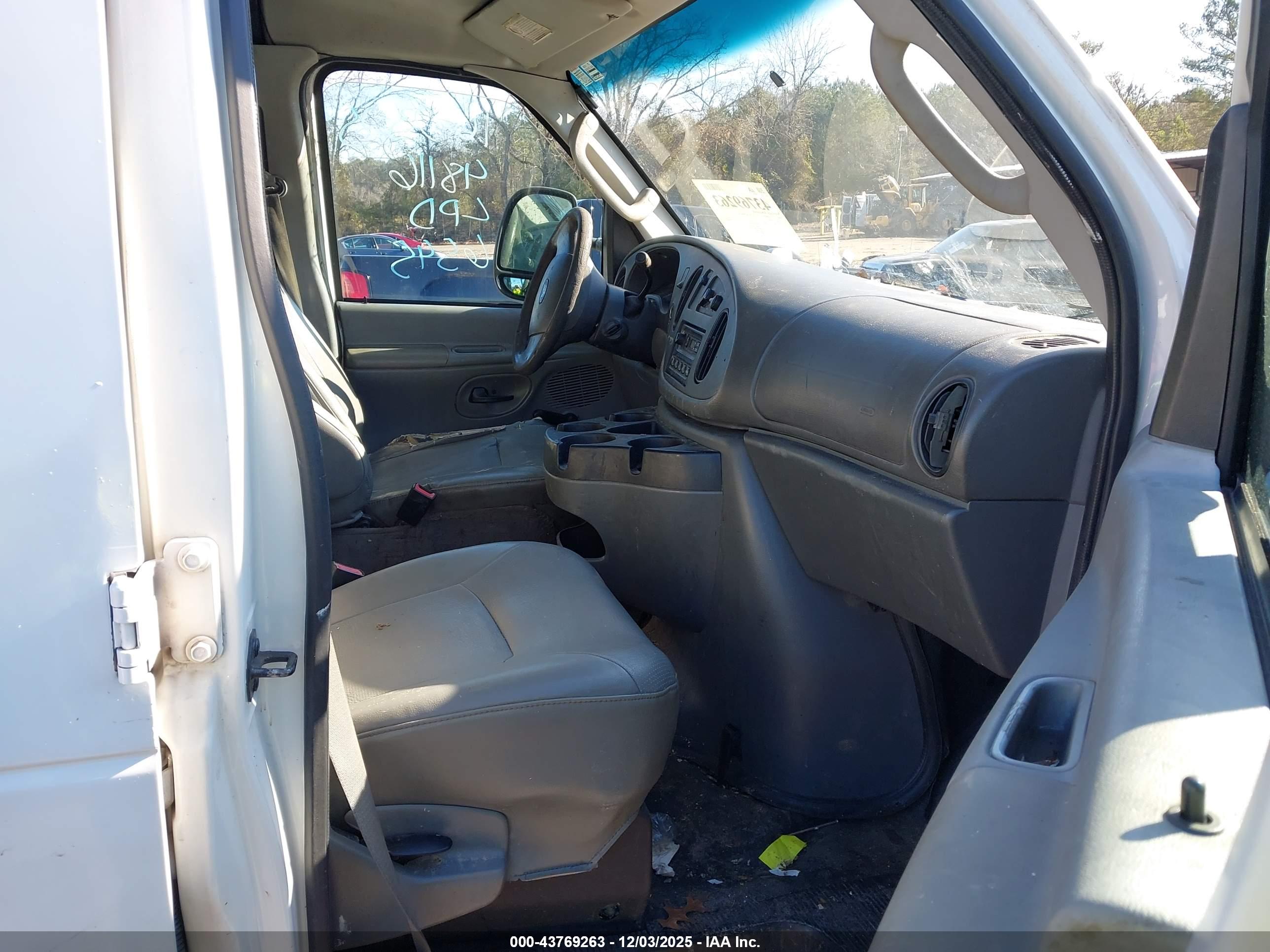 FORD E-350 image 5