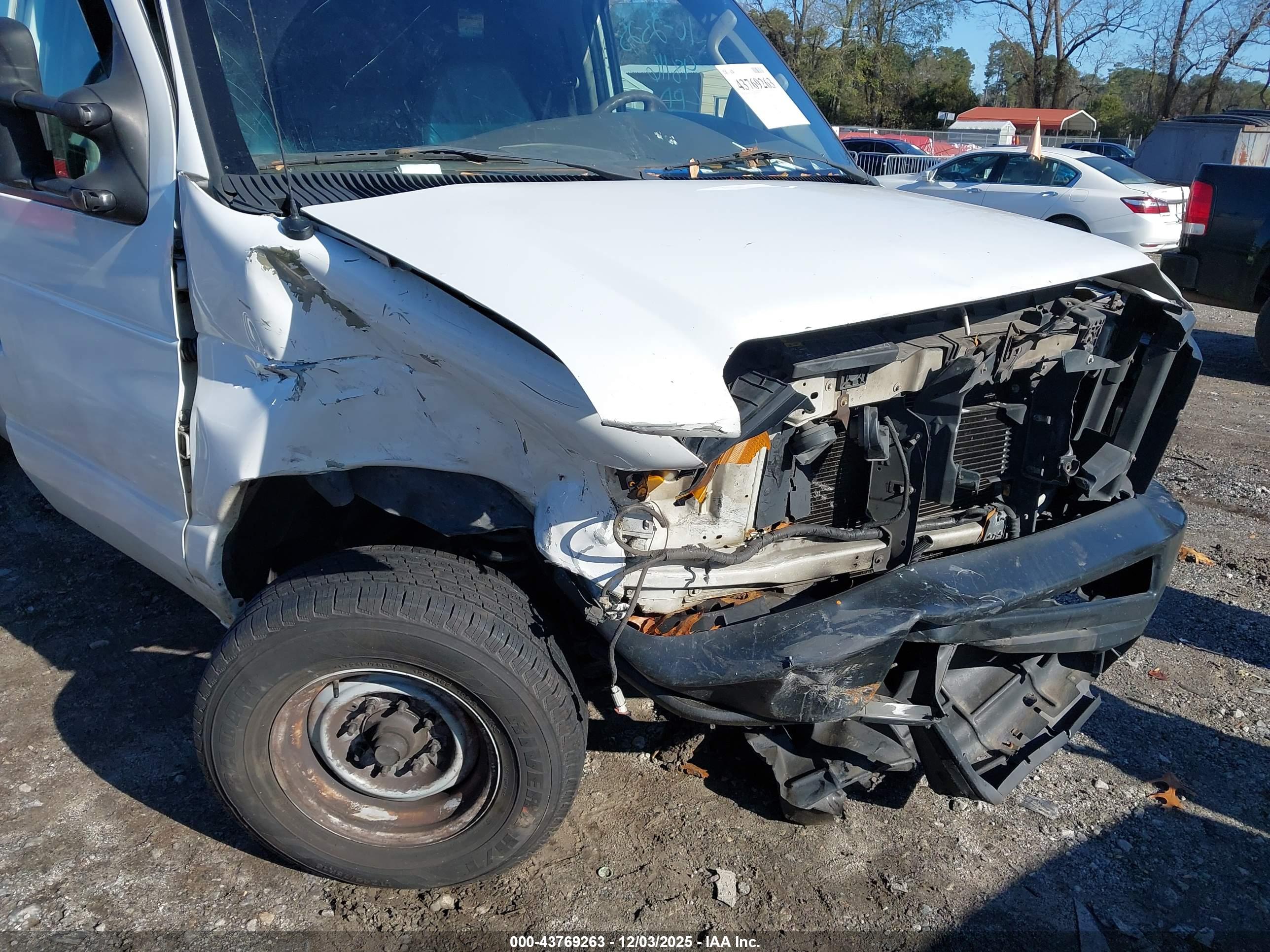 FORD E-350 image 6