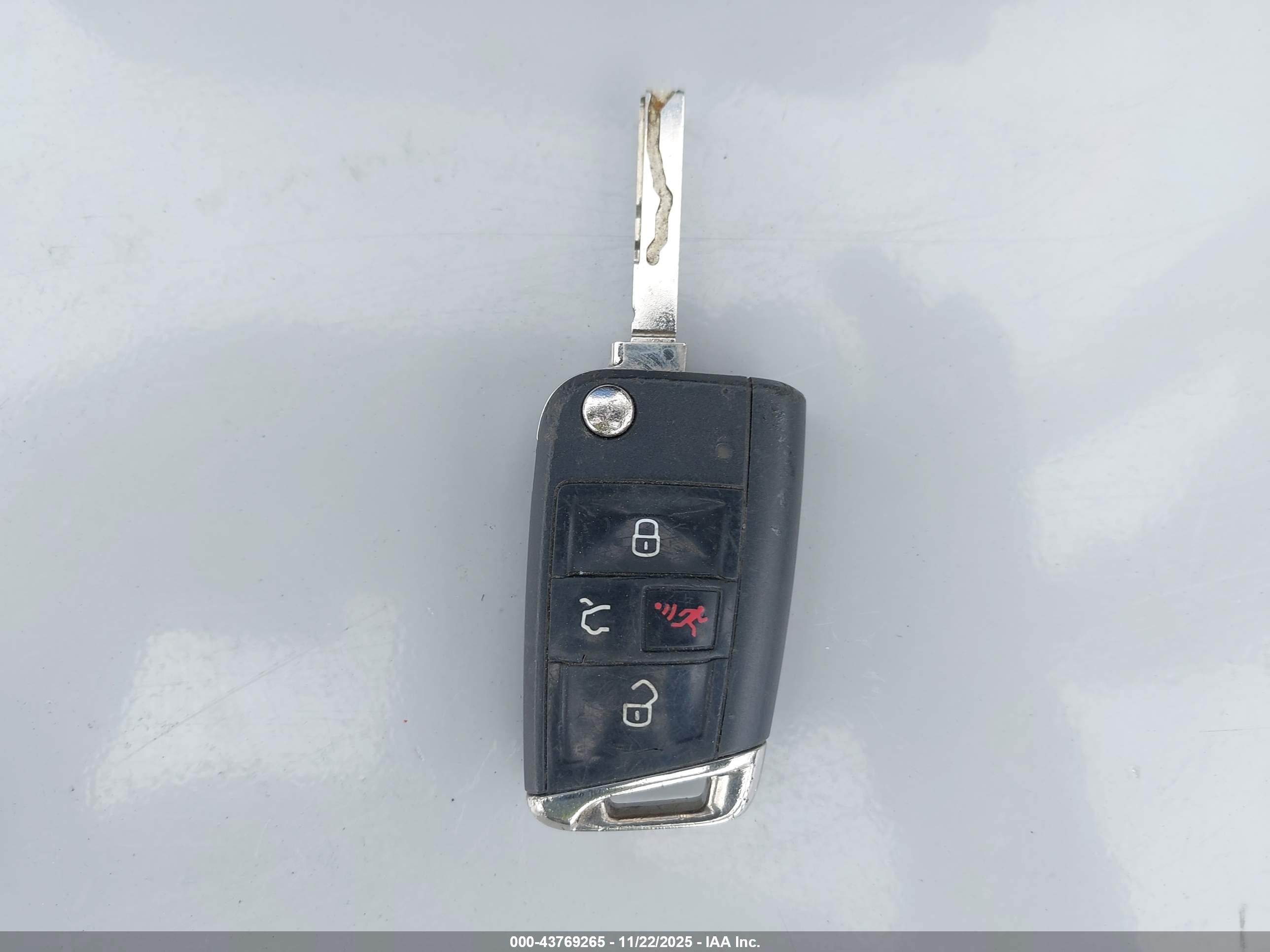 VOLKSWAGEN TIGUAN image 11