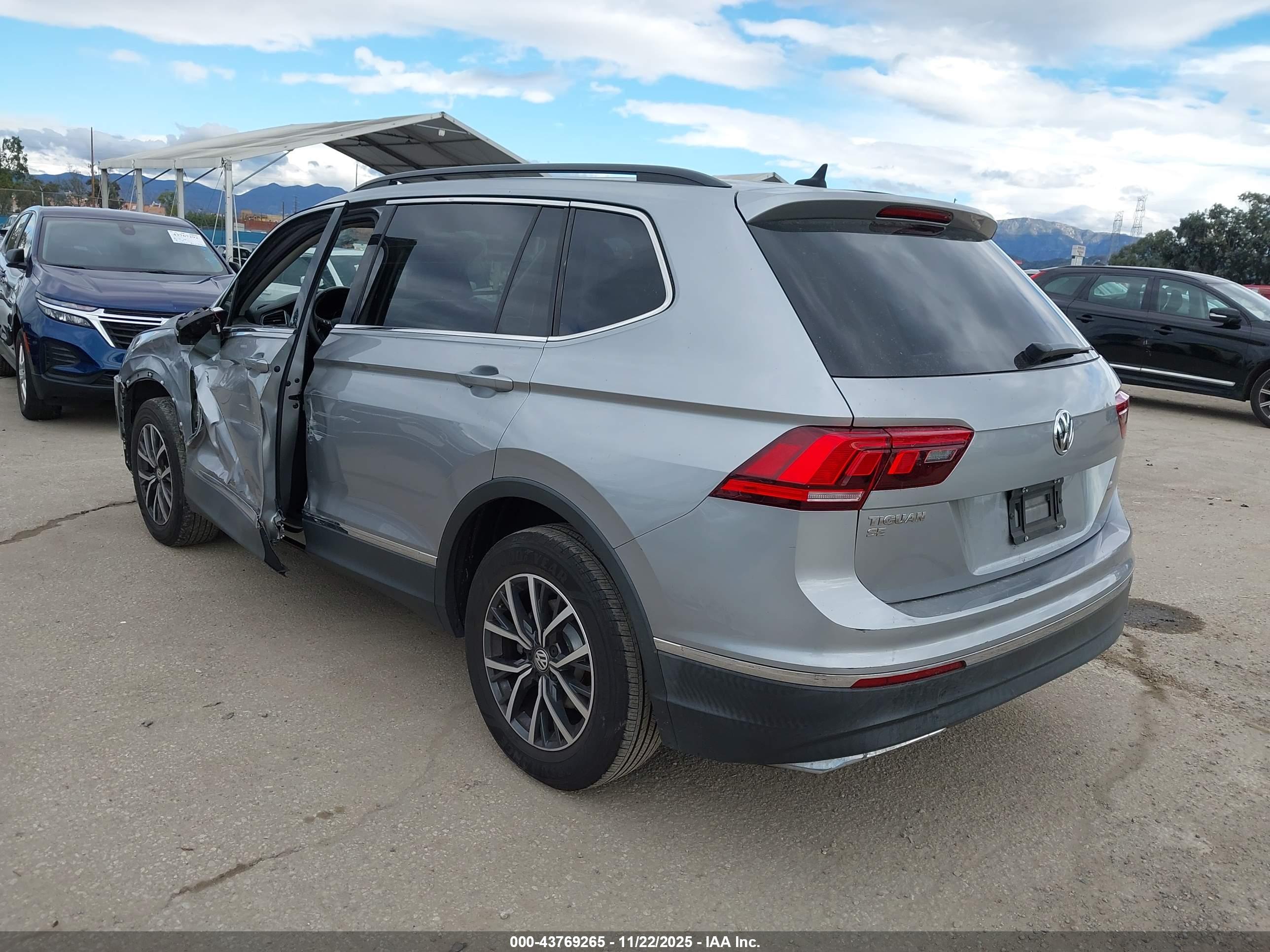 VOLKSWAGEN TIGUAN image 3