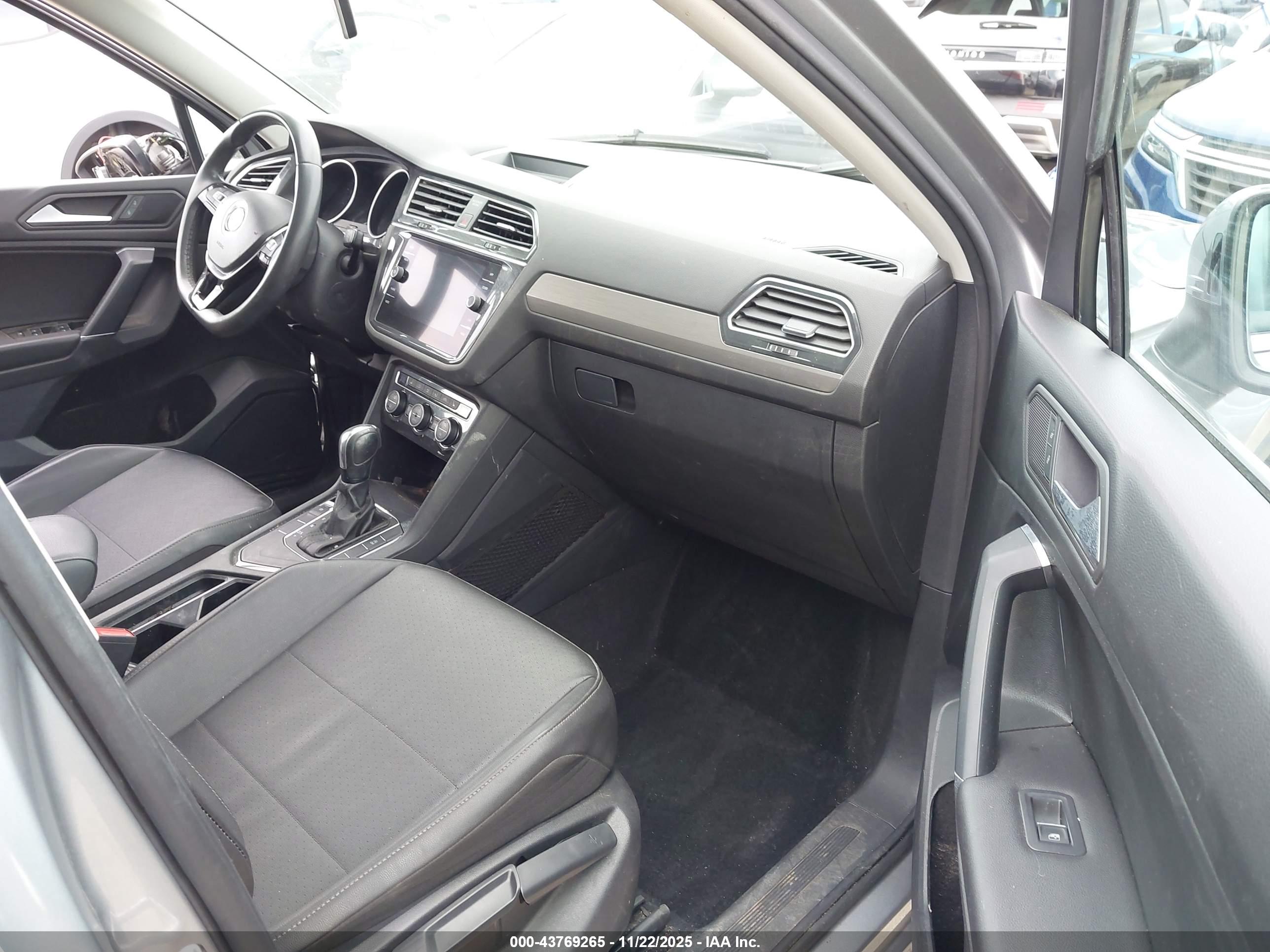 VOLKSWAGEN TIGUAN image 5