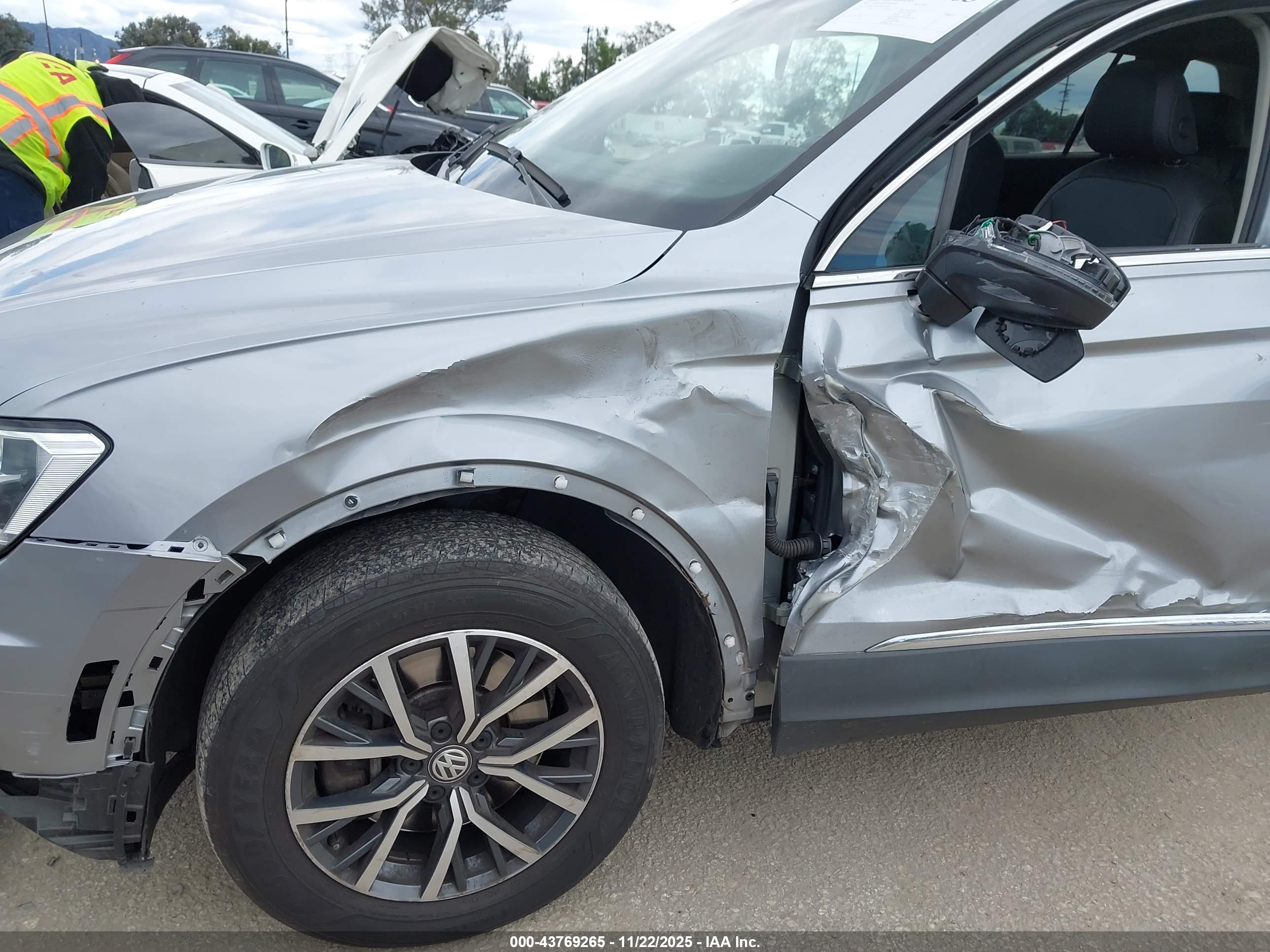 VOLKSWAGEN TIGUAN image 6
