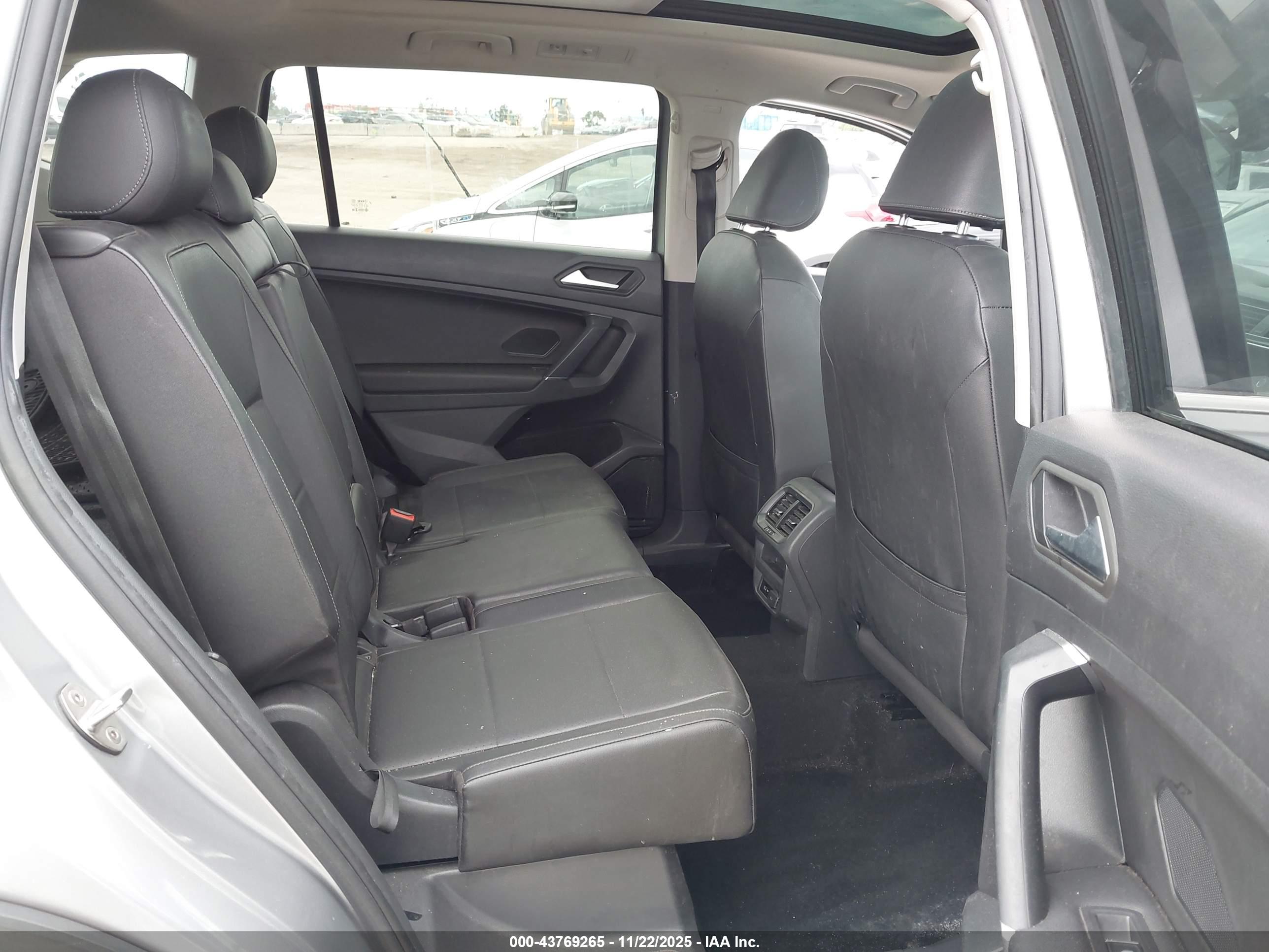 VOLKSWAGEN TIGUAN image 8