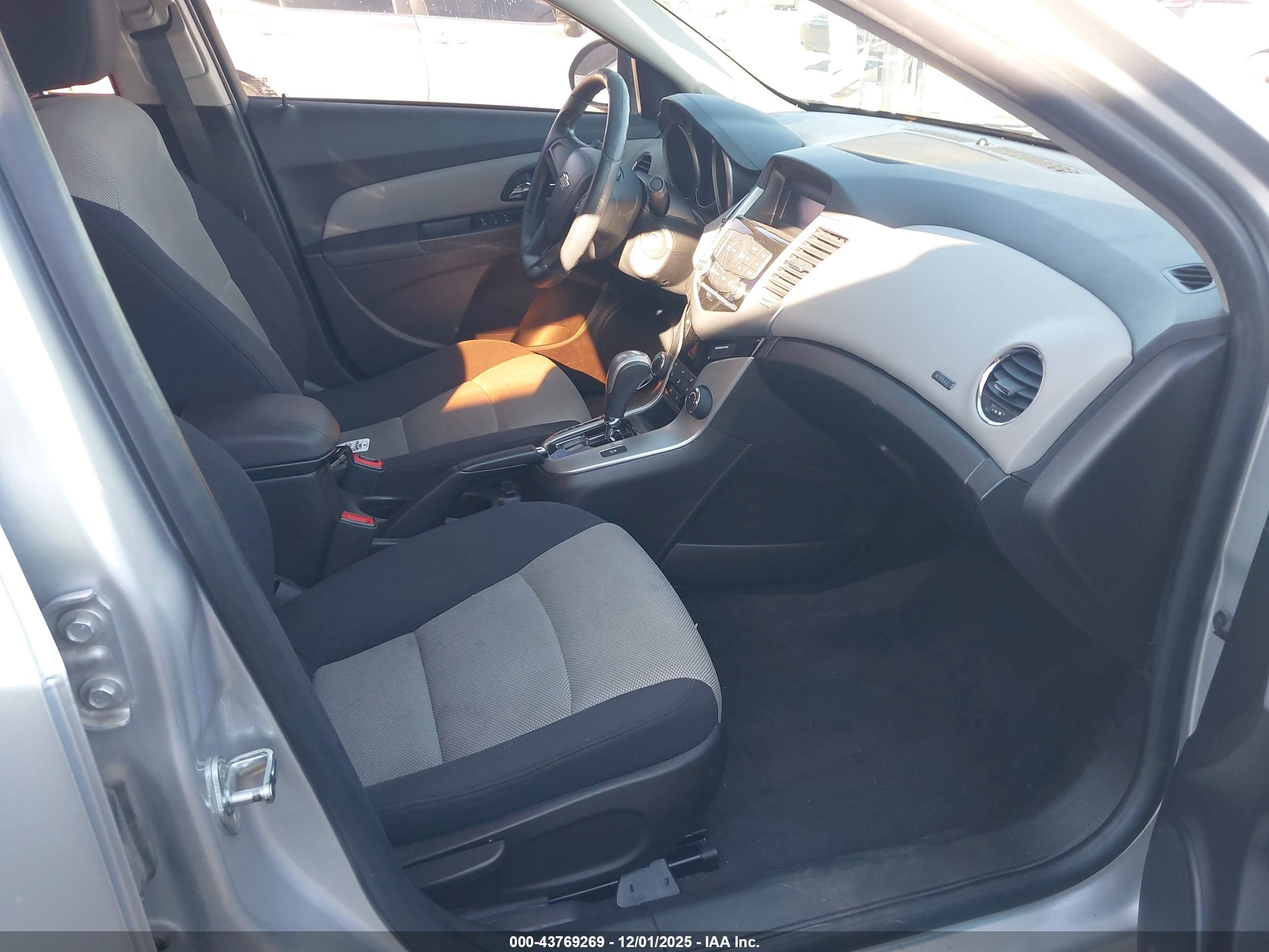 CHEVROLET CRUZE image 5