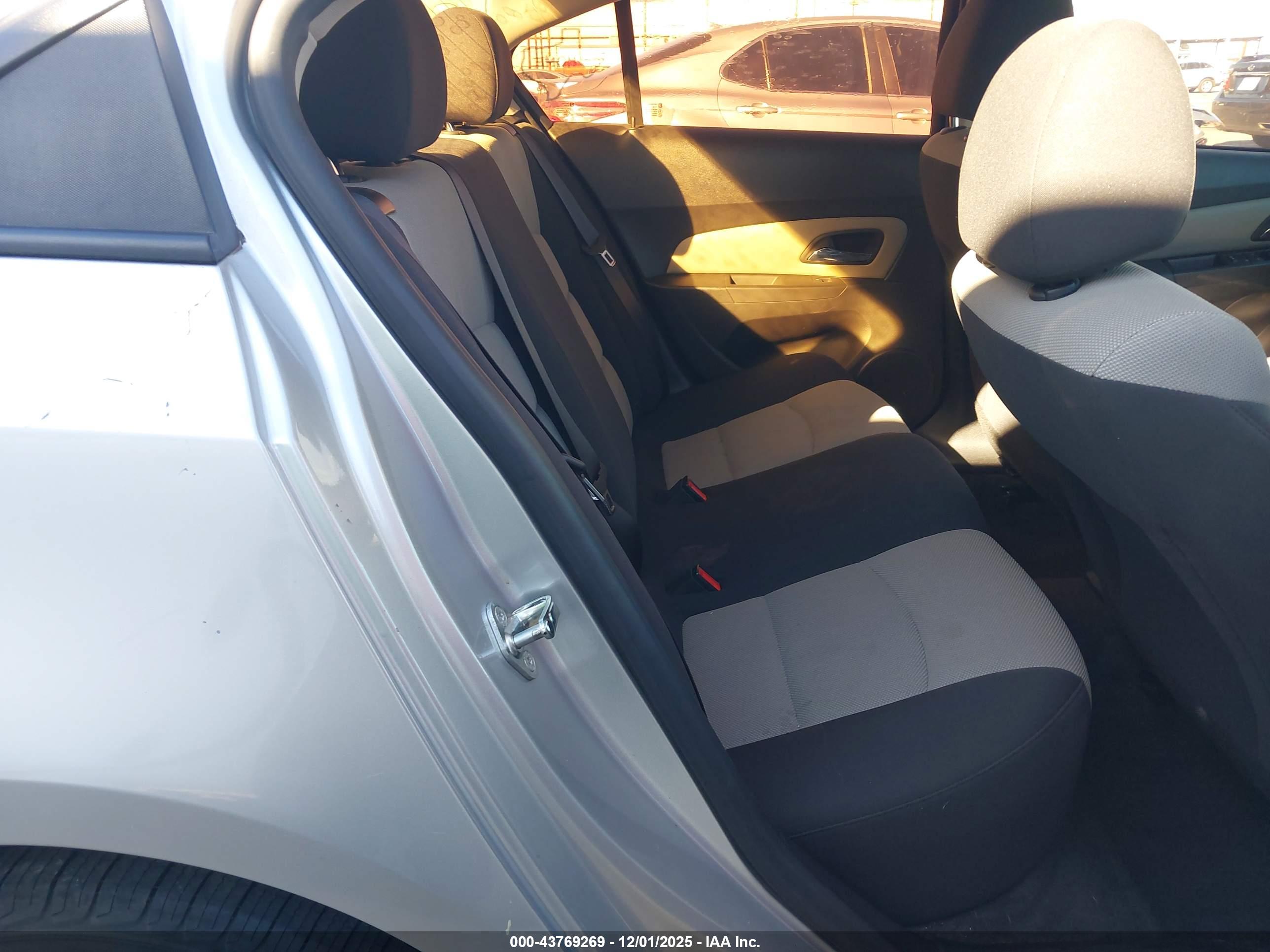 CHEVROLET CRUZE image 8