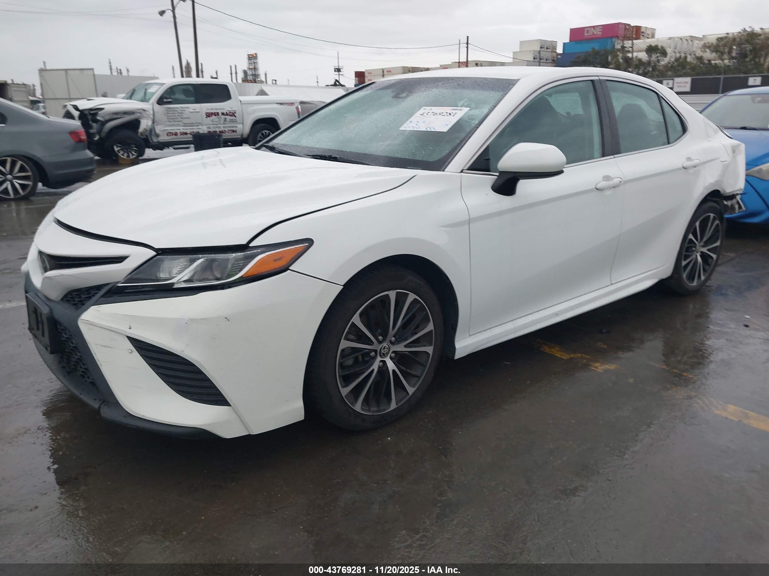 TOYOTA CAMRY image 2