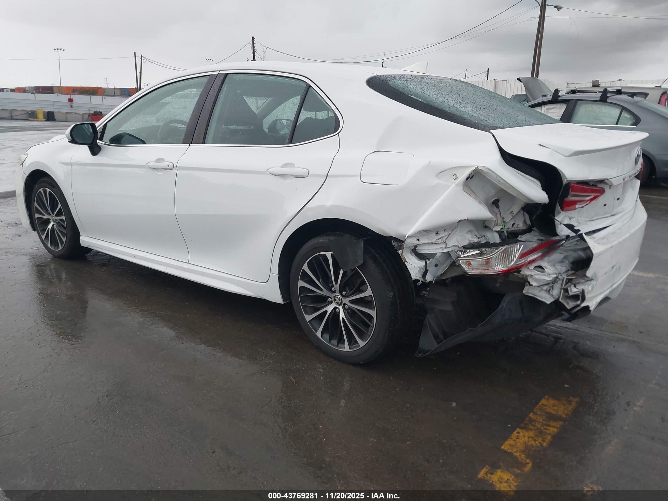TOYOTA CAMRY image 3