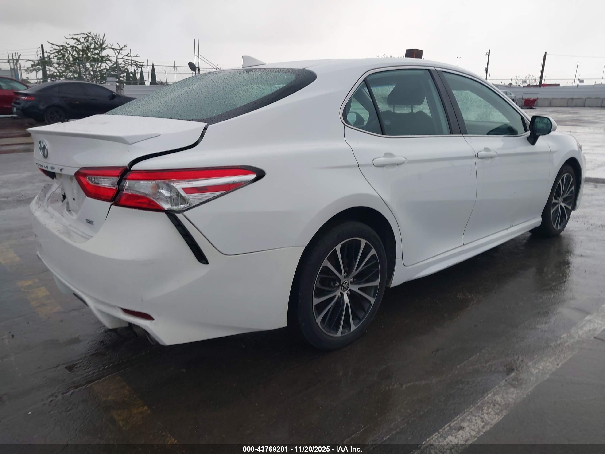 TOYOTA CAMRY image 4