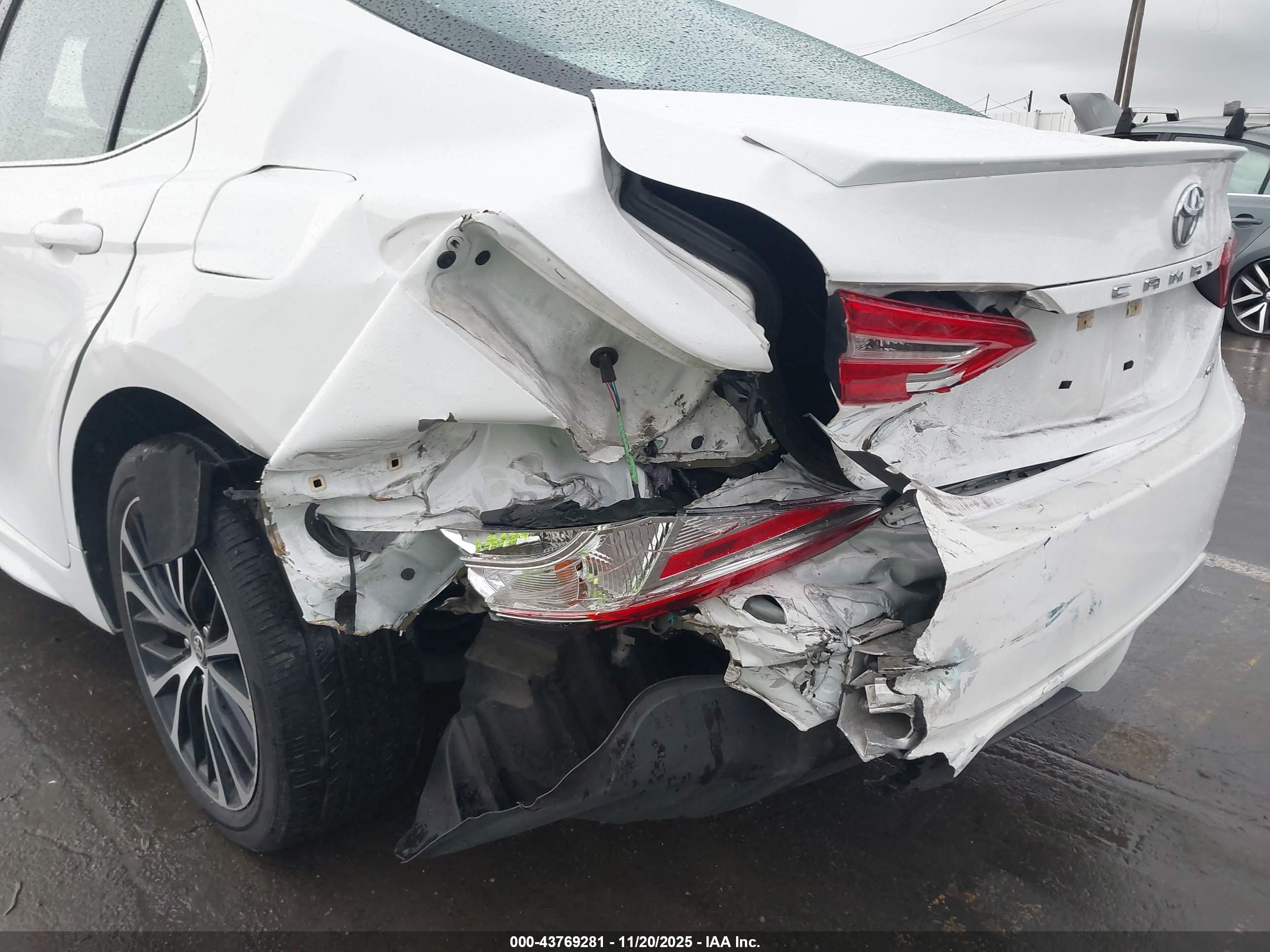 TOYOTA CAMRY image 6
