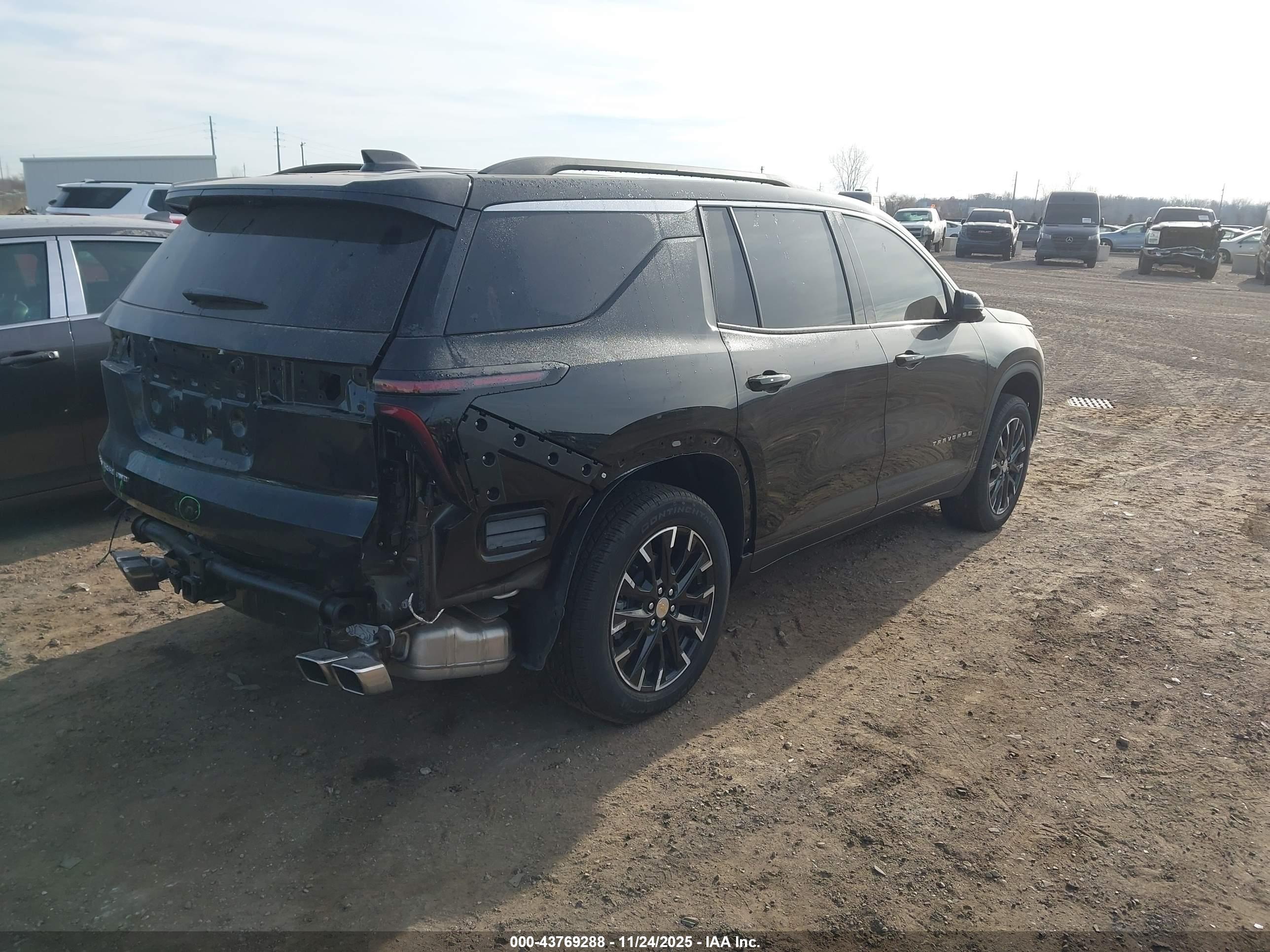 CHEVROLET TRAVERSE image 4