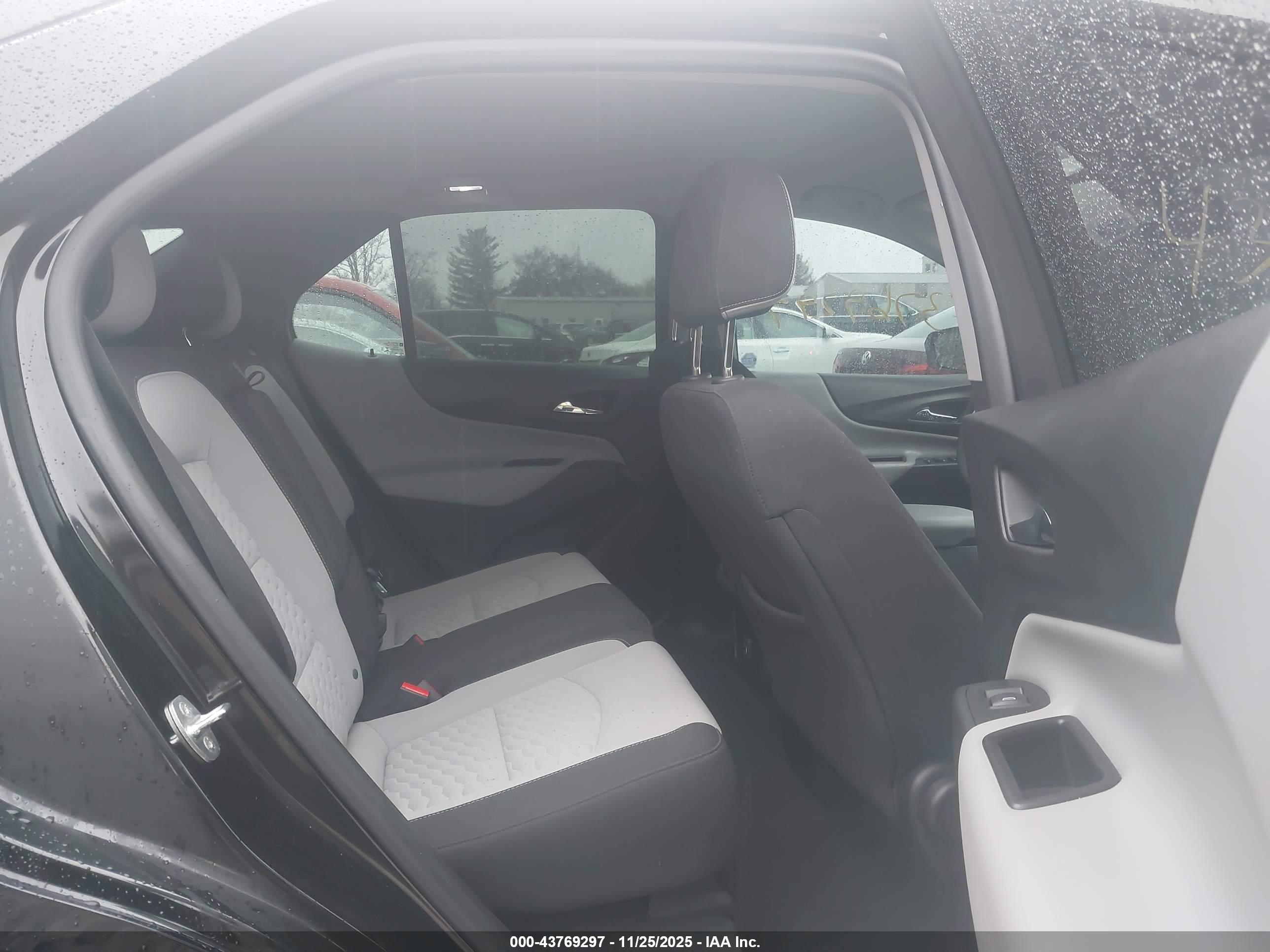 CHEVROLET EQUINOX image 8