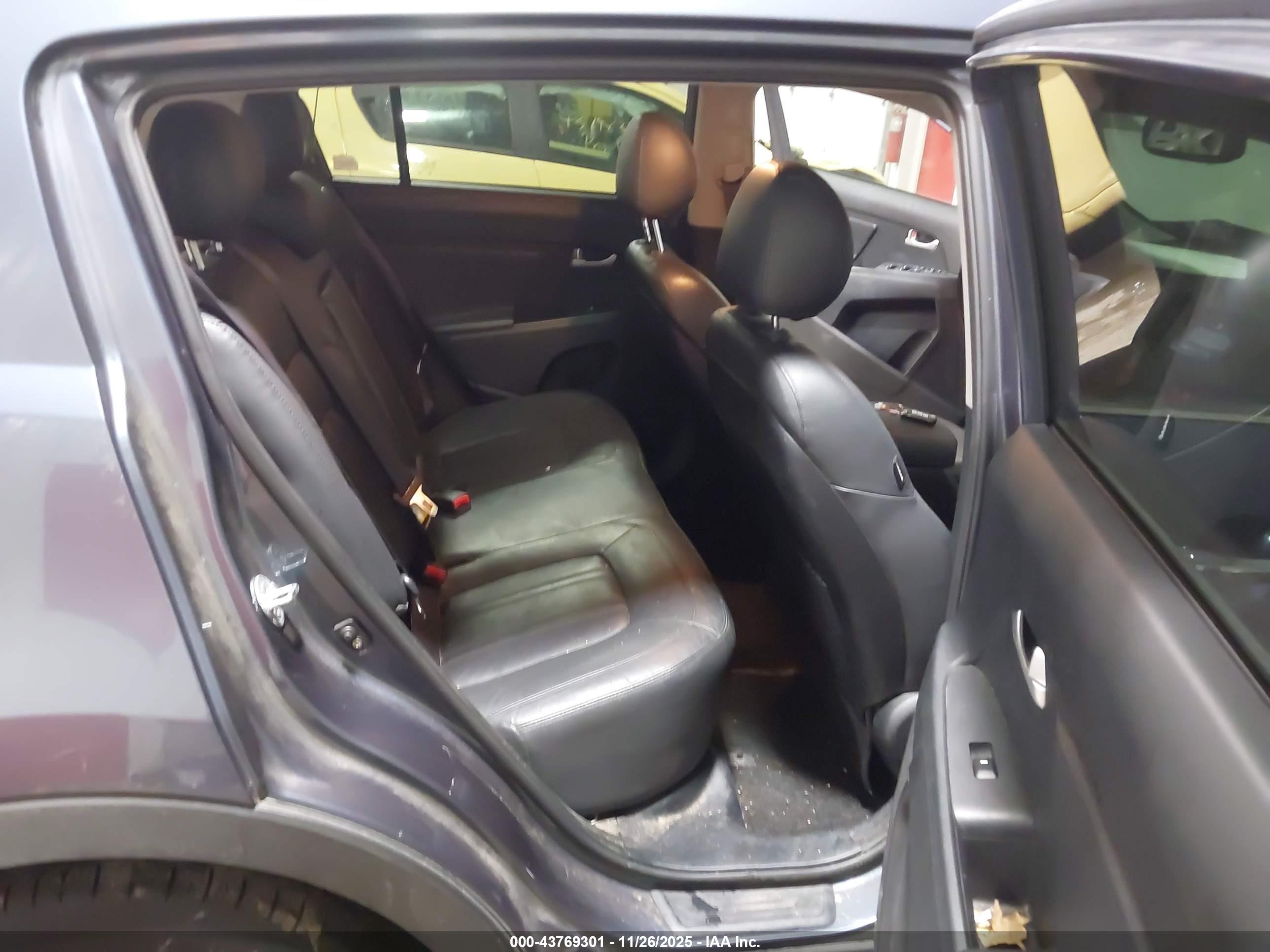 KIA SPORTAGE image 8