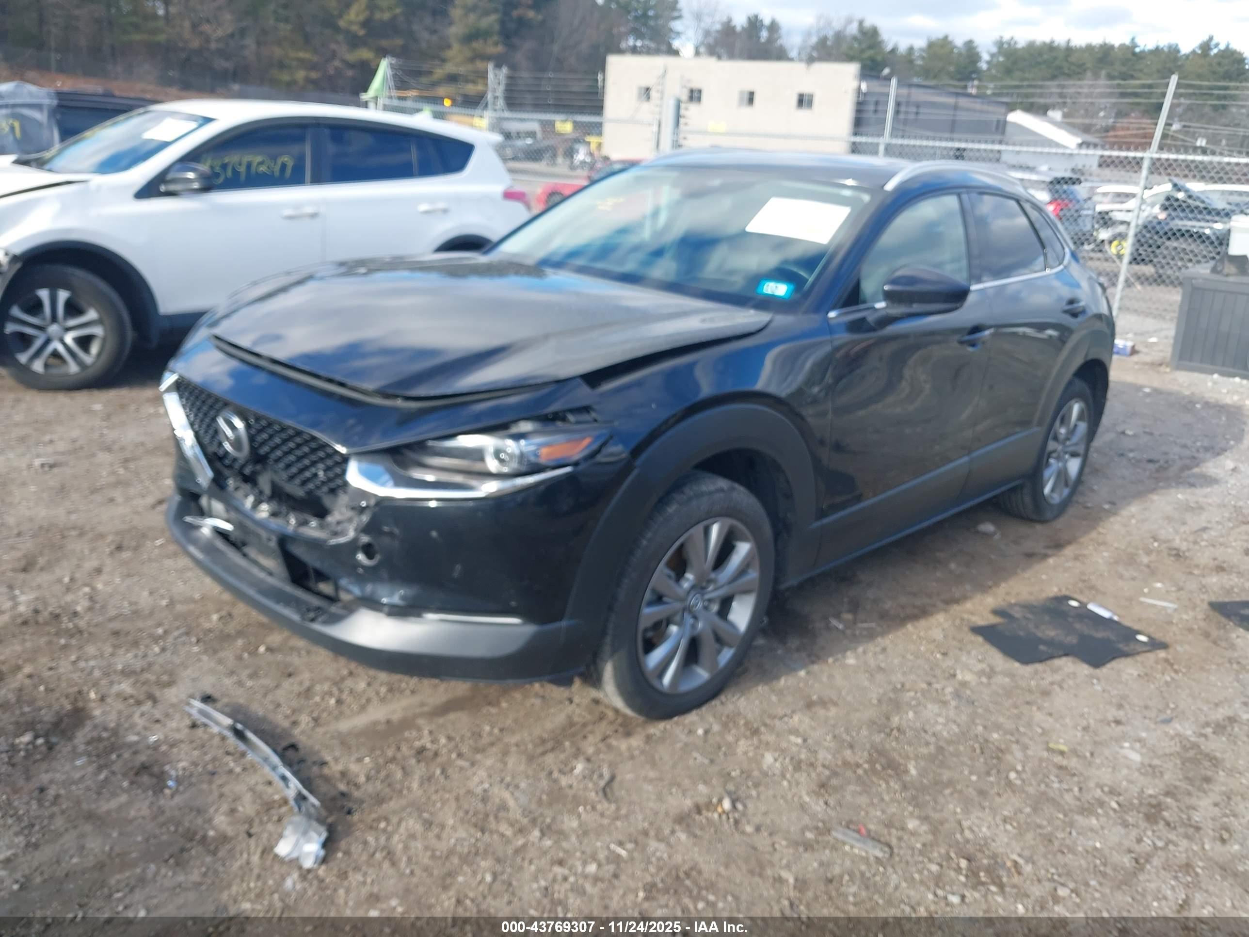 MAZDA CX-30 image 2