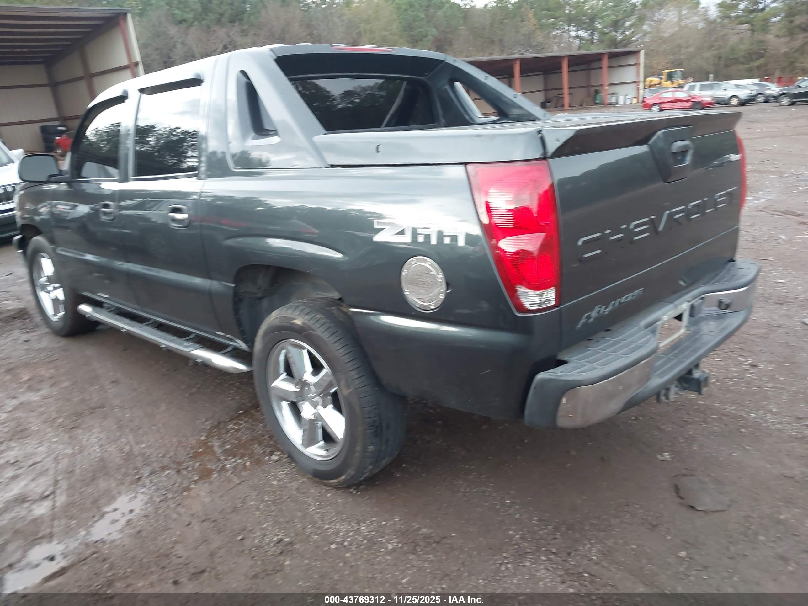 CHEVROLET AVALANCHE image 3