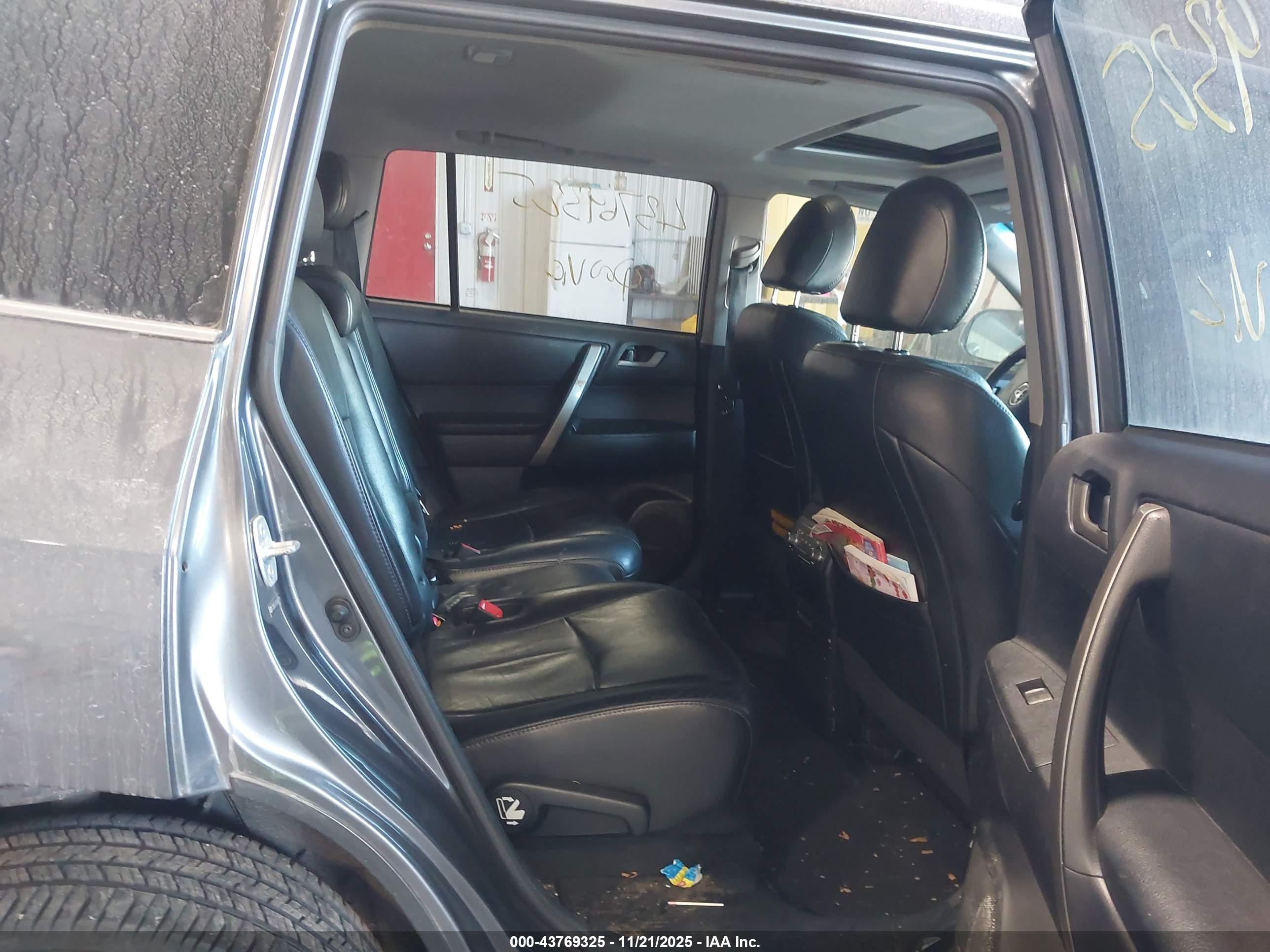 TOYOTA HIGHLANDER image 8
