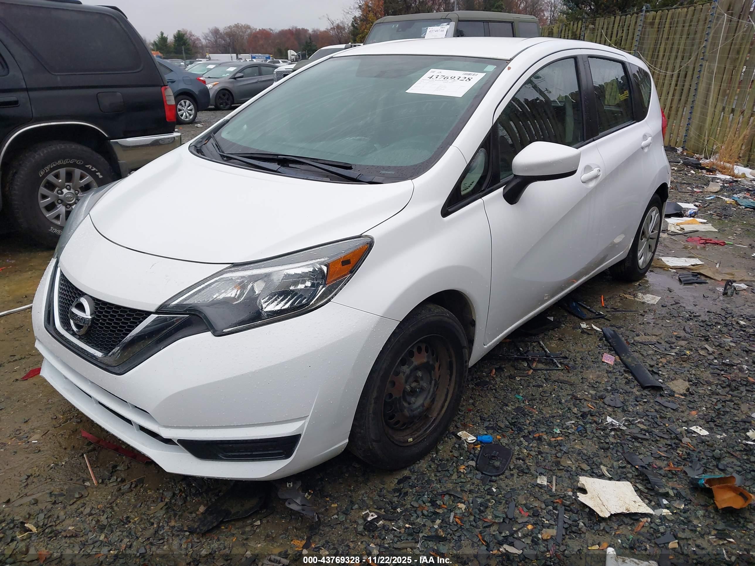 NISSAN VERSA image 2