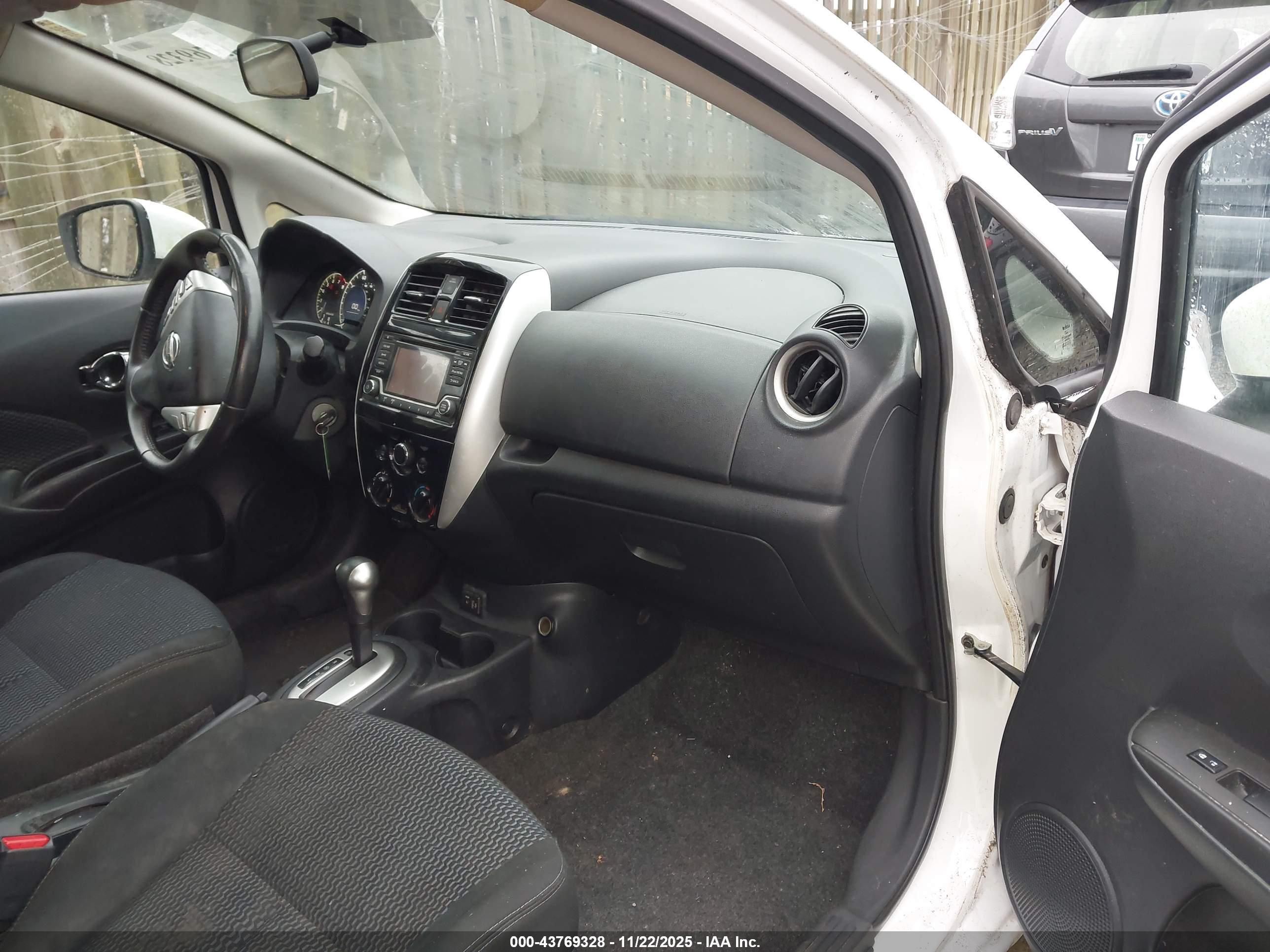 NISSAN VERSA image 5