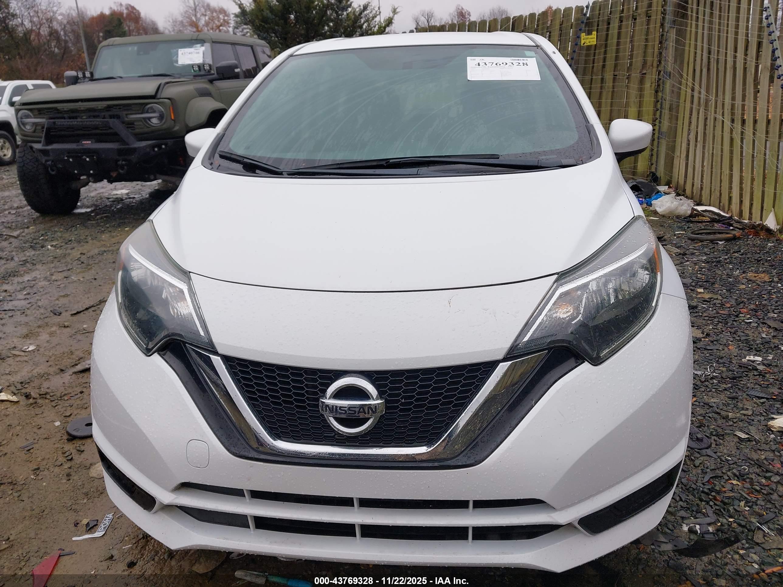 NISSAN VERSA image 6