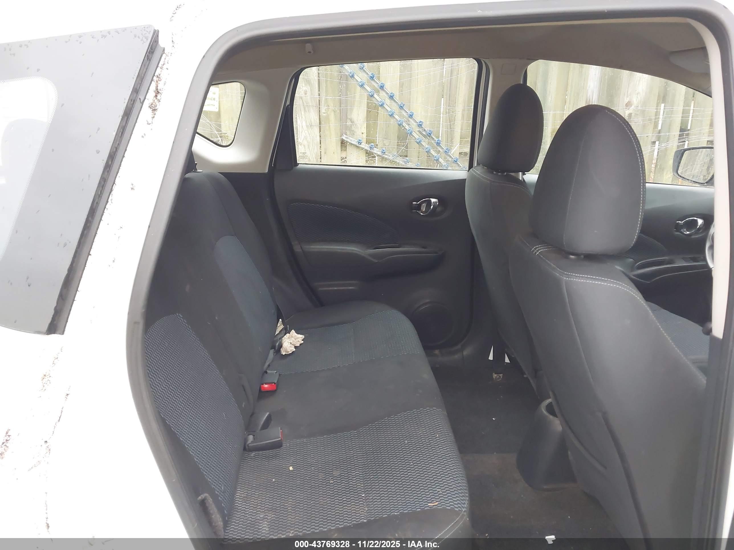 NISSAN VERSA image 8
