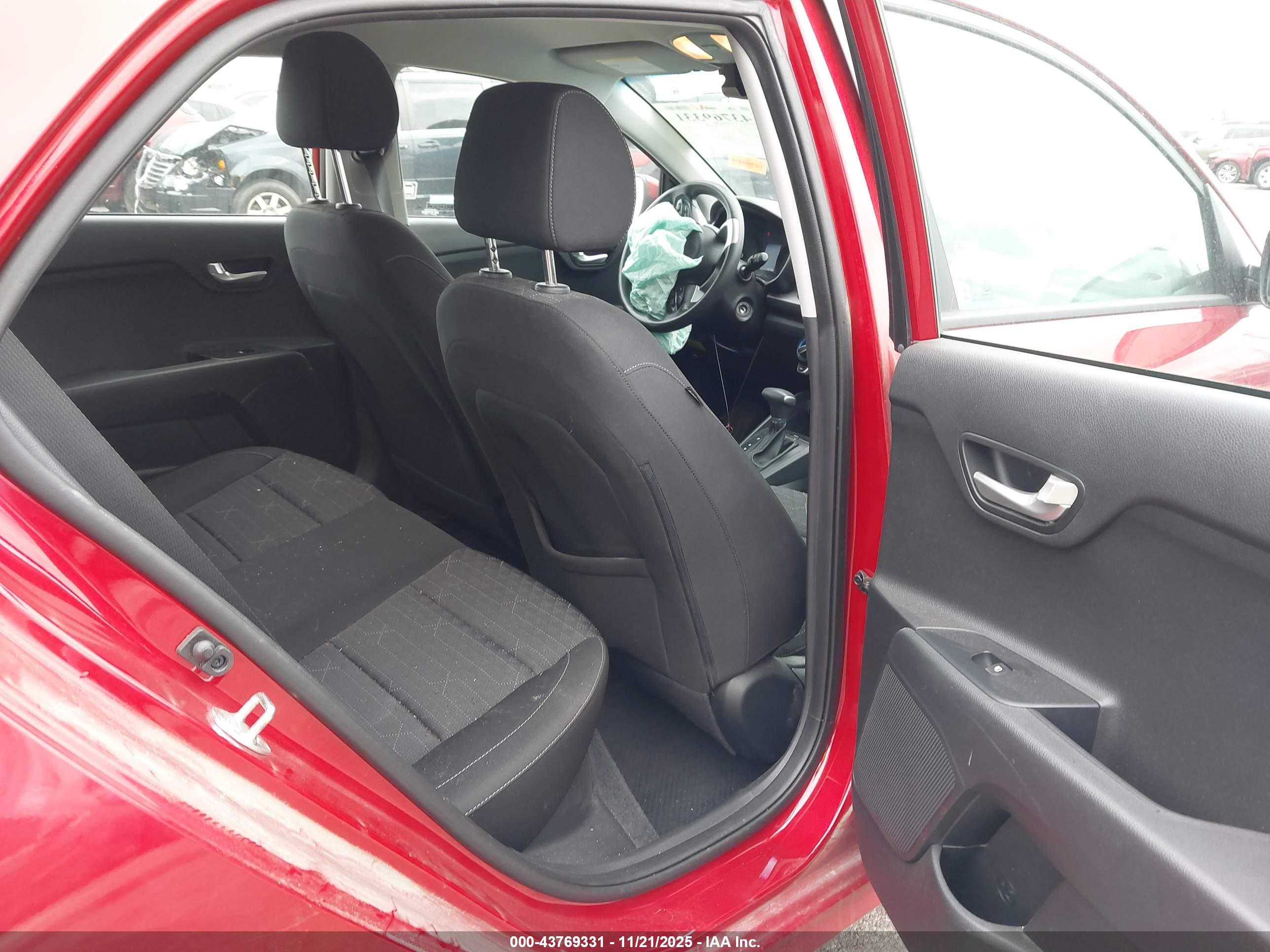 KIA RIO image 8