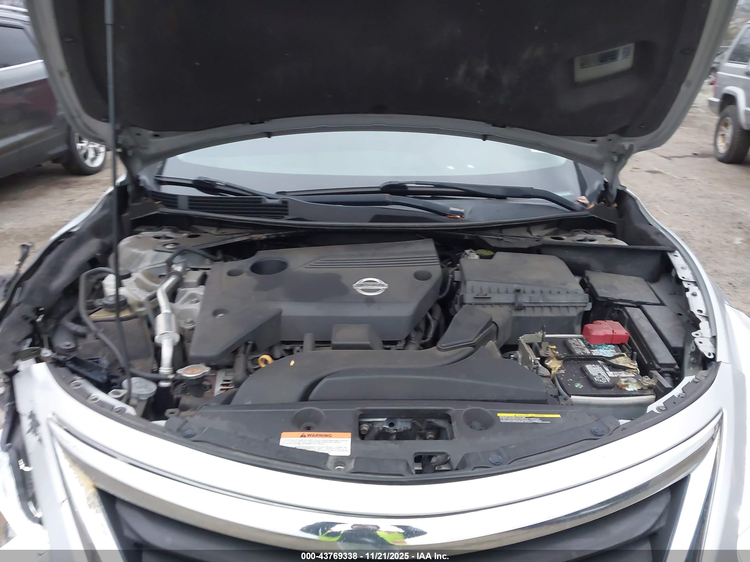 NISSAN ALTIMA image 10