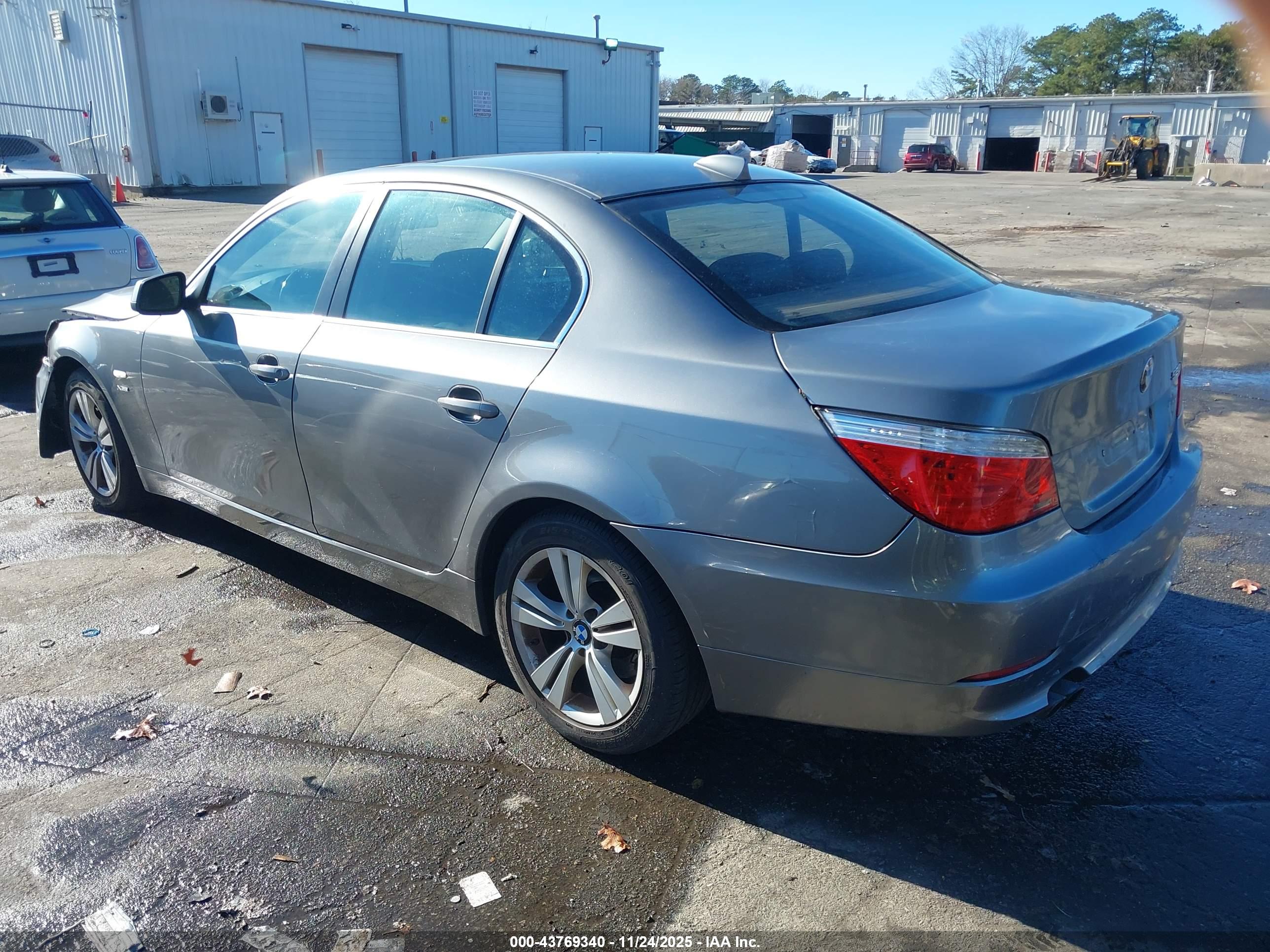 BMW 528I image 3