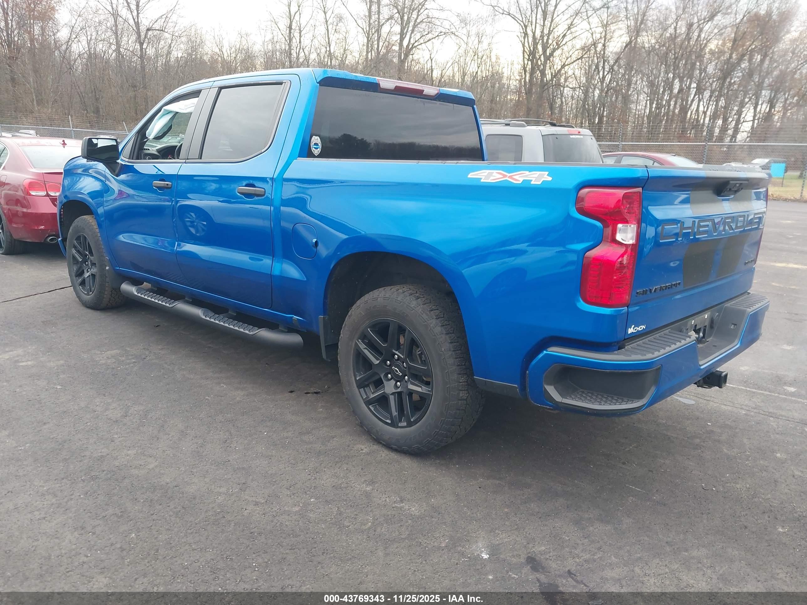 CHEVROLET SILVERADO image 3